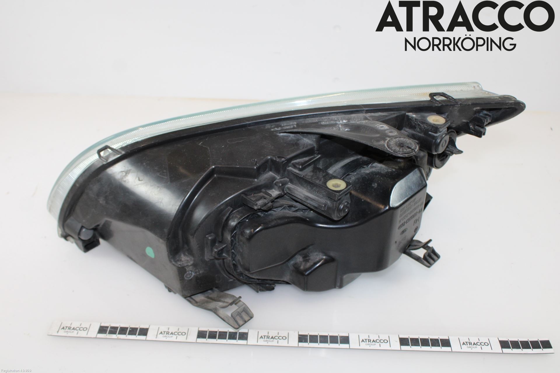 Ford FOCUS     04-07 Strålkastare Höger