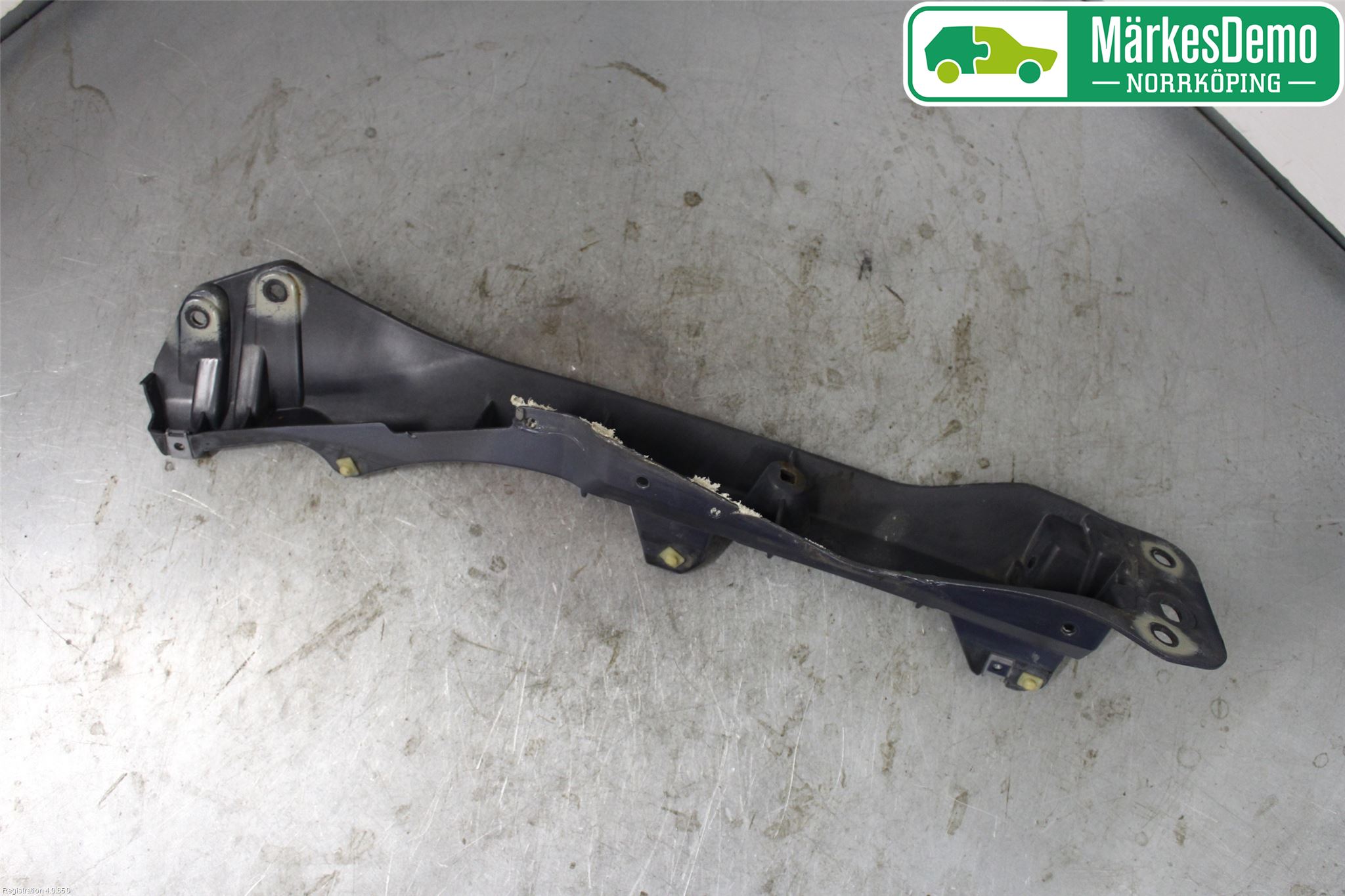 Renault CLIO III  06-09 Skärmfäste Fram Hö