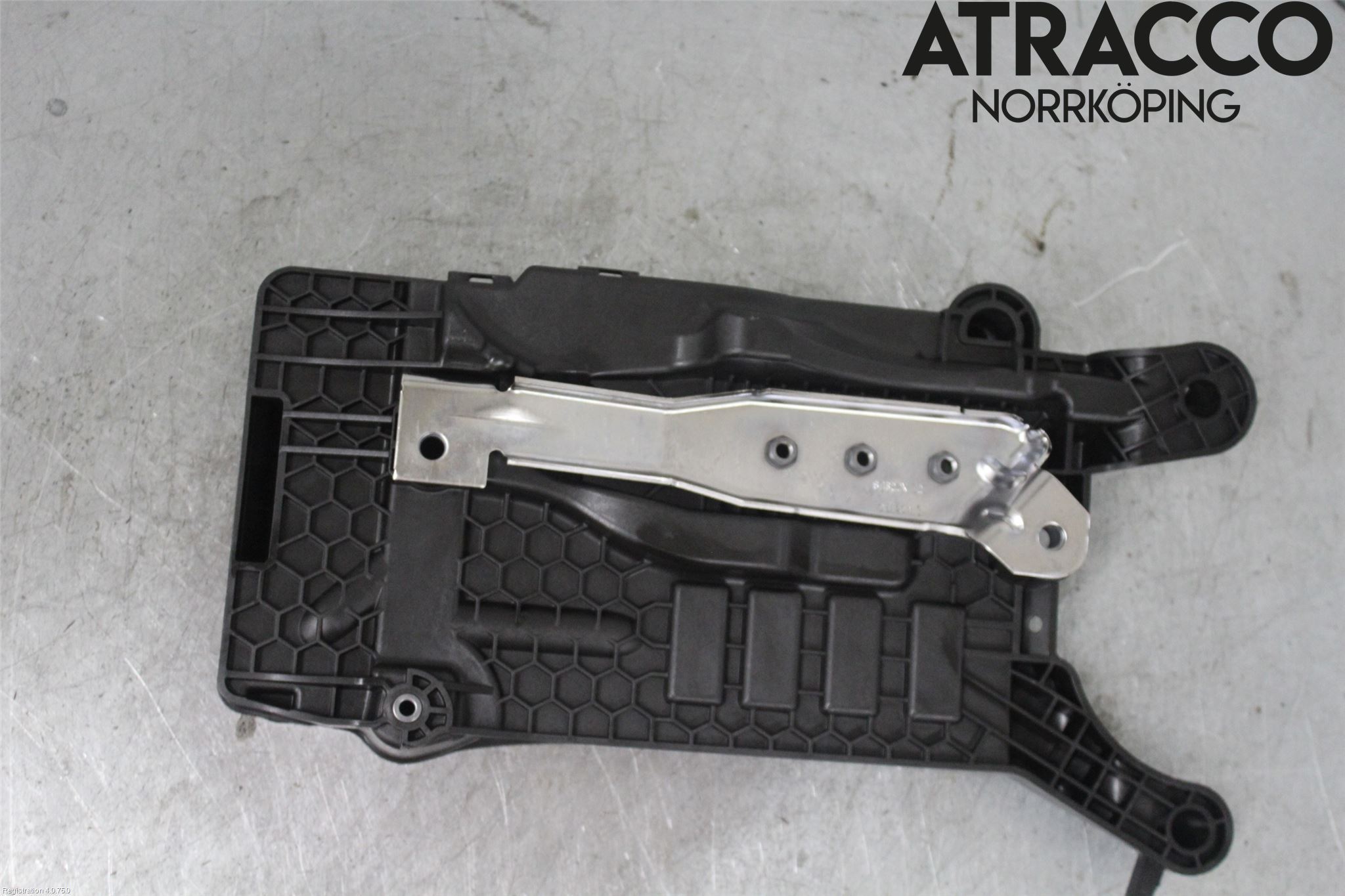 Skoda SCALA 19- Batterilåda-Fäste-Hållare