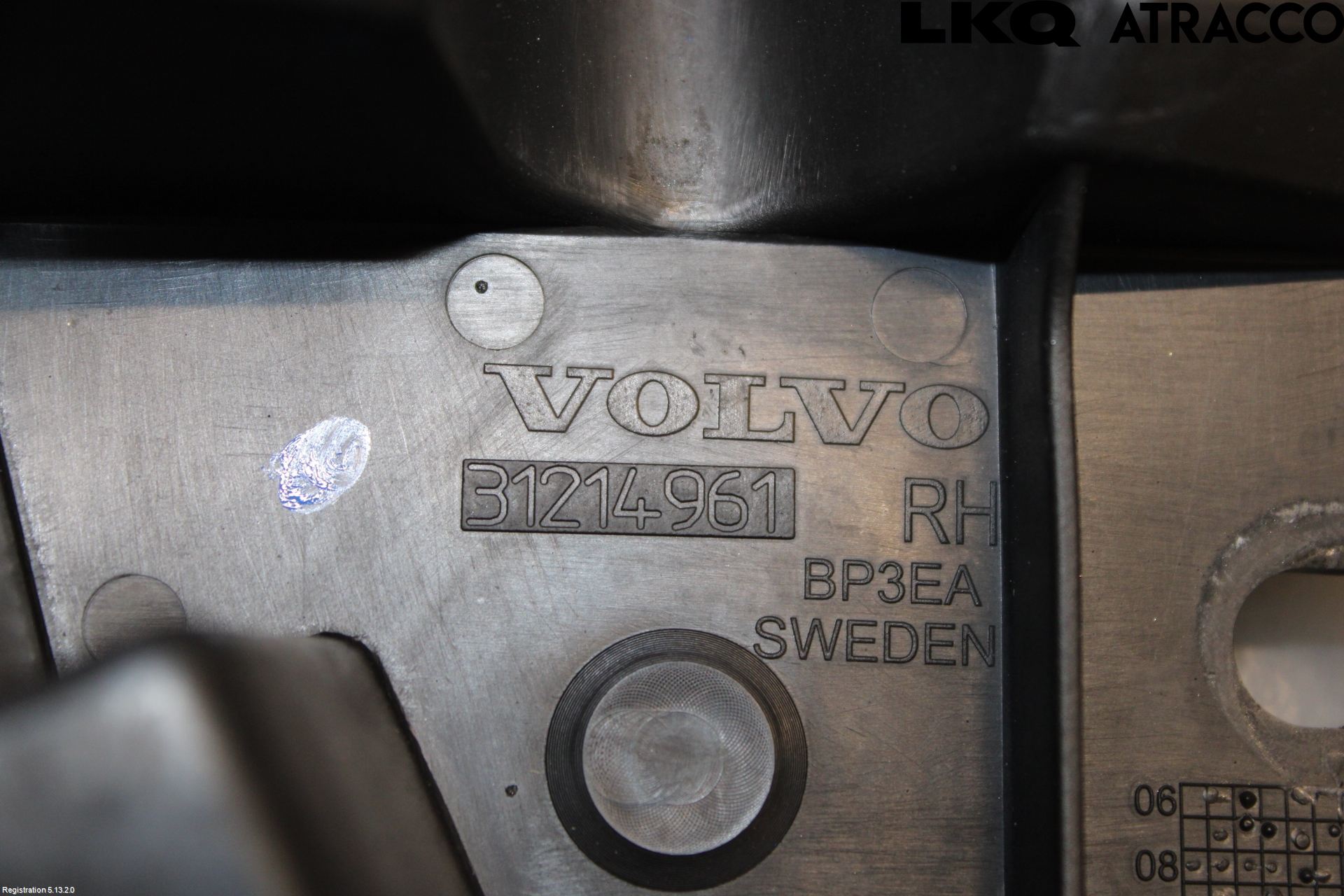 Volvo XC70 08-13 Stötfångarfäste Fram Hö