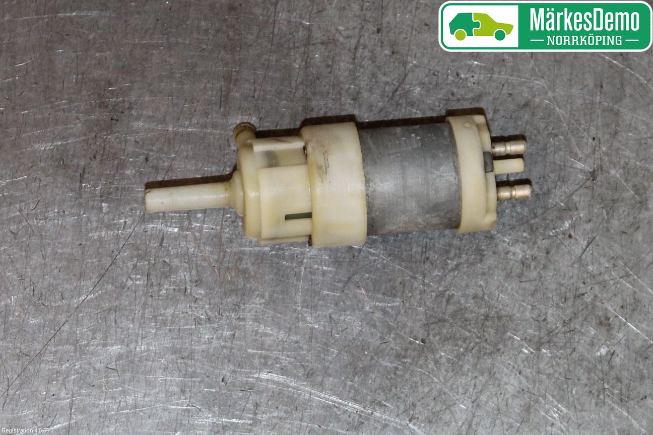 Mercedes-Benz MB 200-300  (W123) 76-86 Spolarpump Vindruta