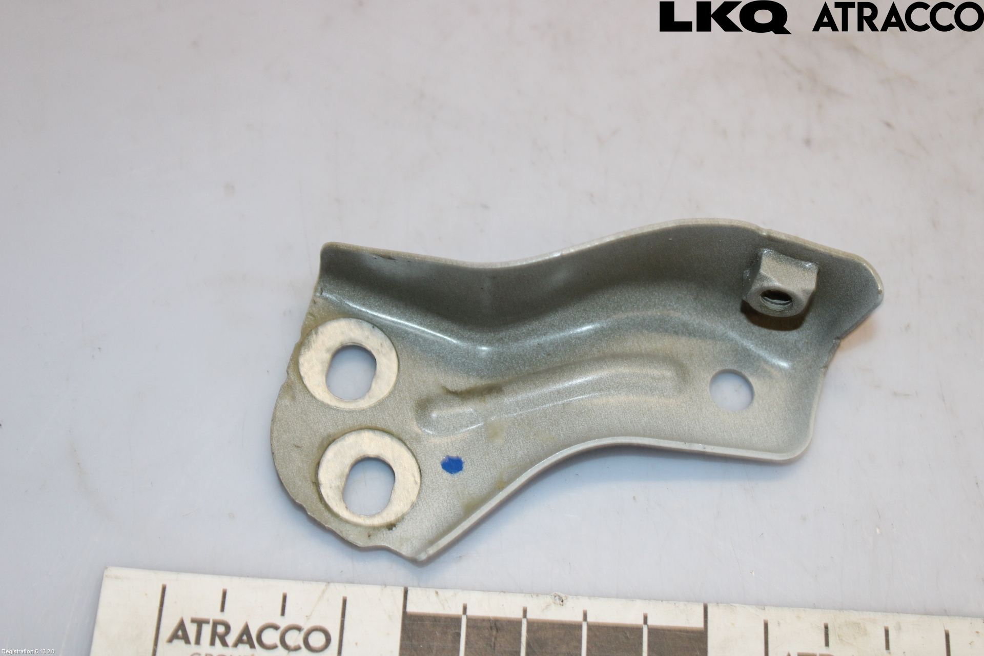 Volkswagen VW ID.7/TOURER 24- Skärmfäste Fram Hö