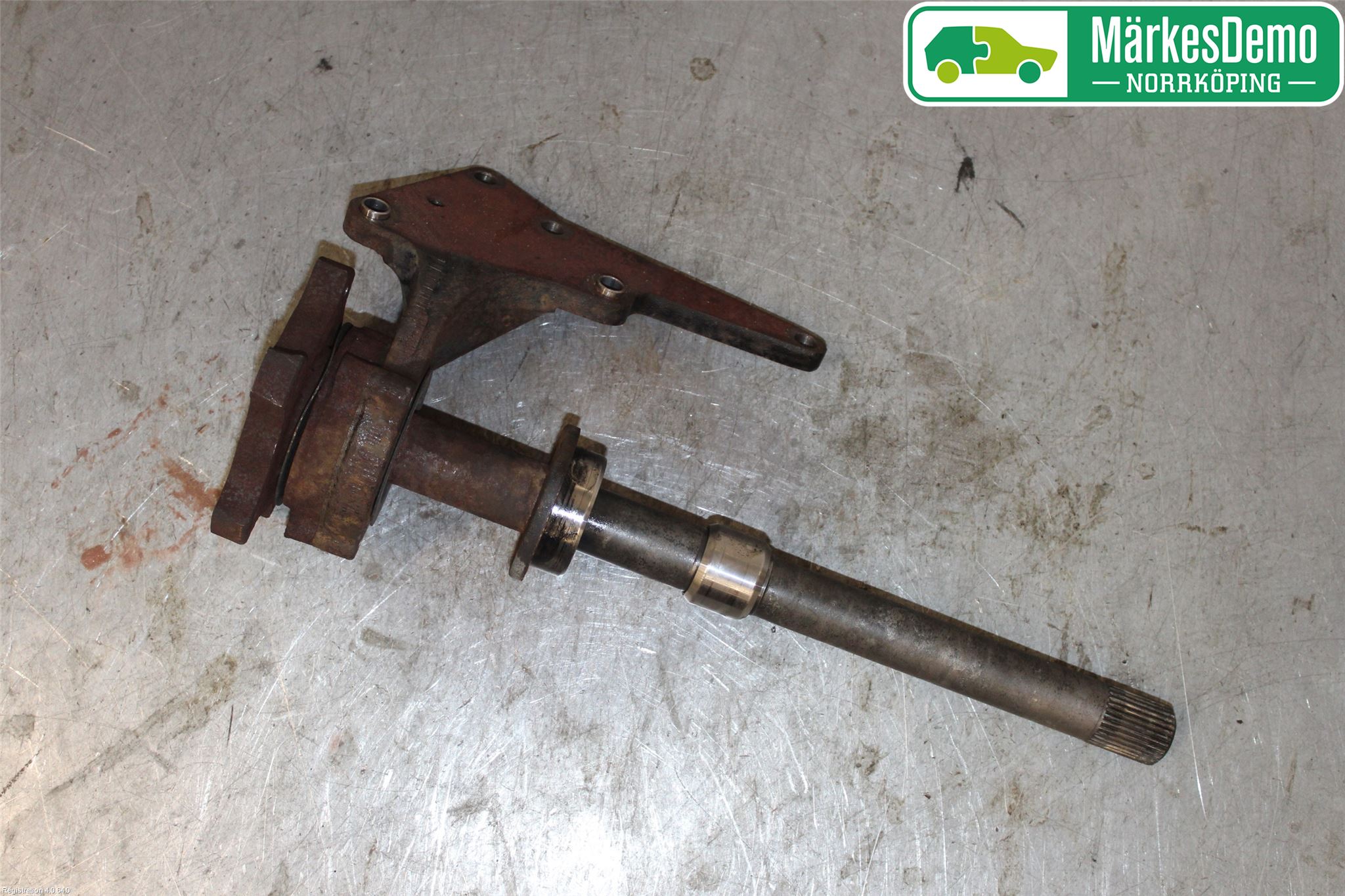 Nissan X-TRAIL     01-07 Drivaxel Fram Höger