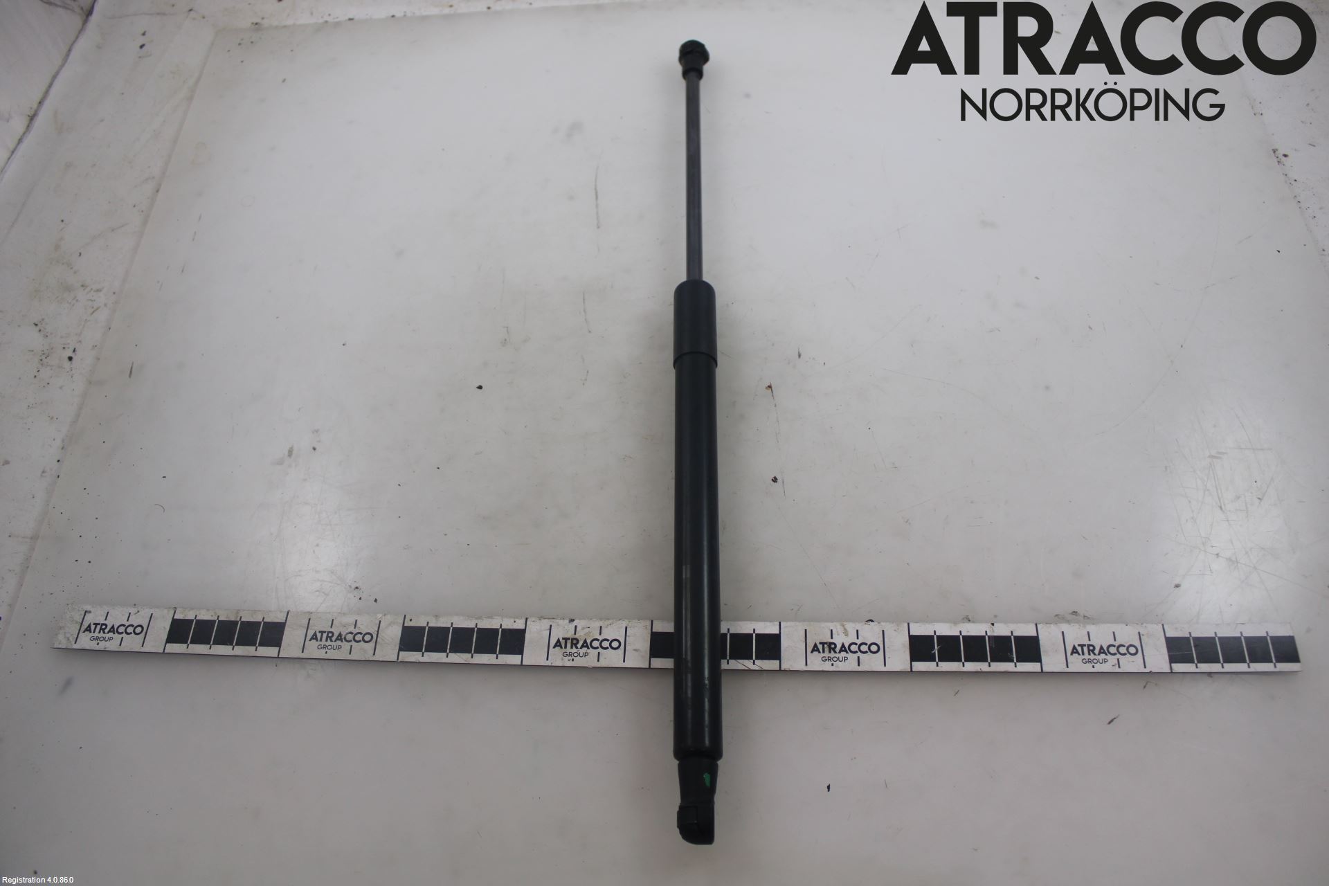 Toyota YARIS XP130 12-14 Gasfjäder Baklucka