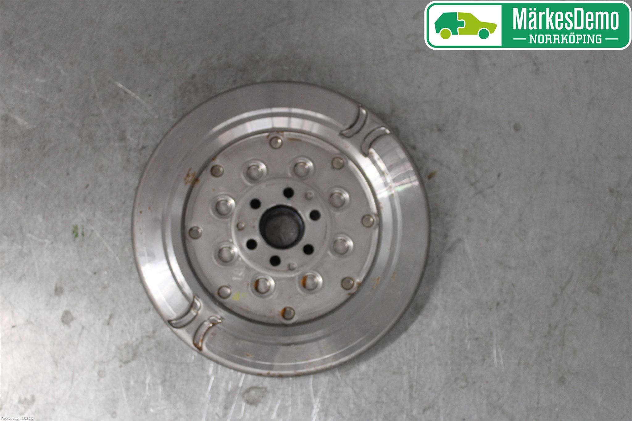 Volkswagen VW PASSAT 15-19 Svänghjul Aut