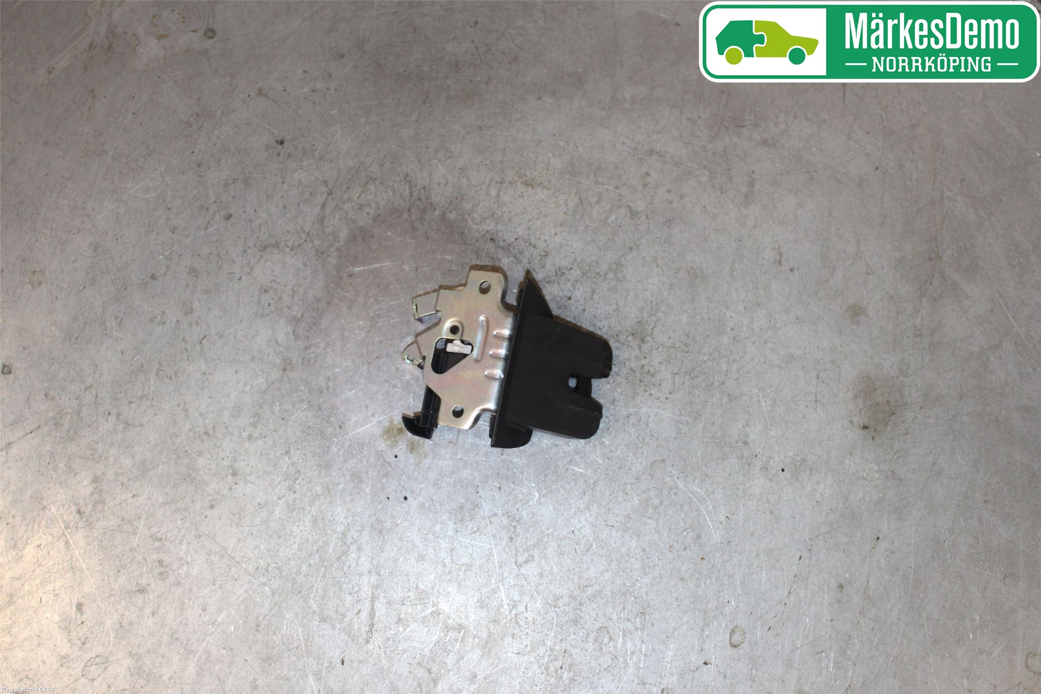 Audi A4/S4 B9 16-19 Låskista Baklucka