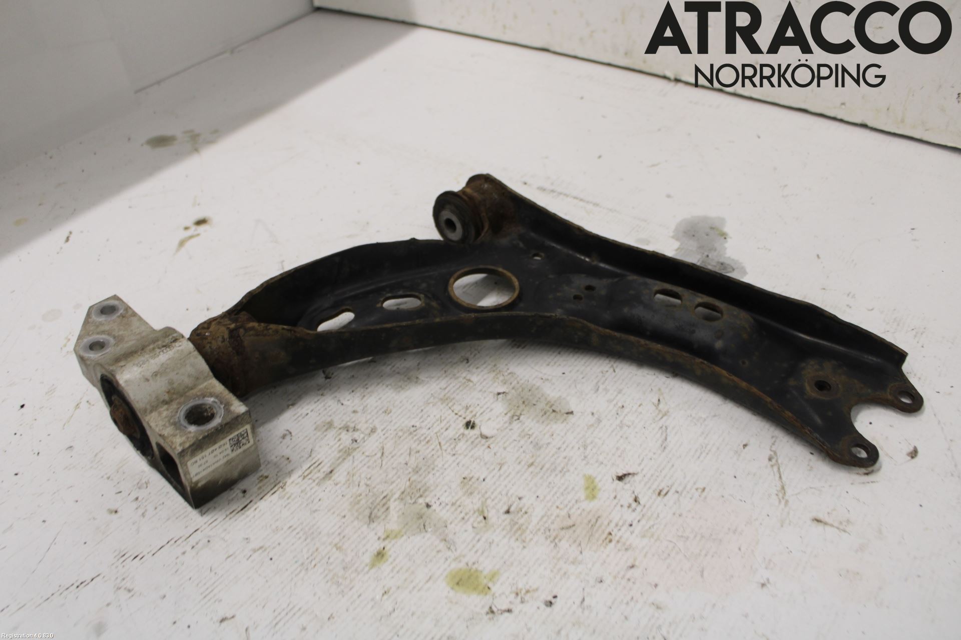 Volkswagen VW GOLF VI 09-13 Bärarm Fram Undre Vä