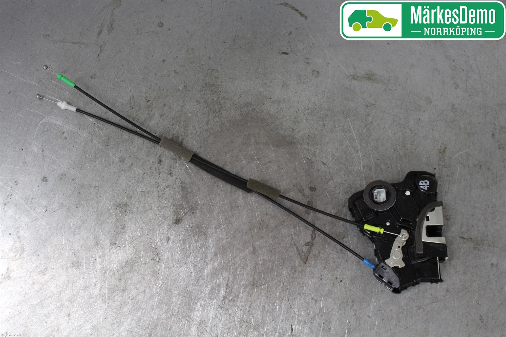 Toyota AVENSIS 09-15 Låskista-Dörrlås