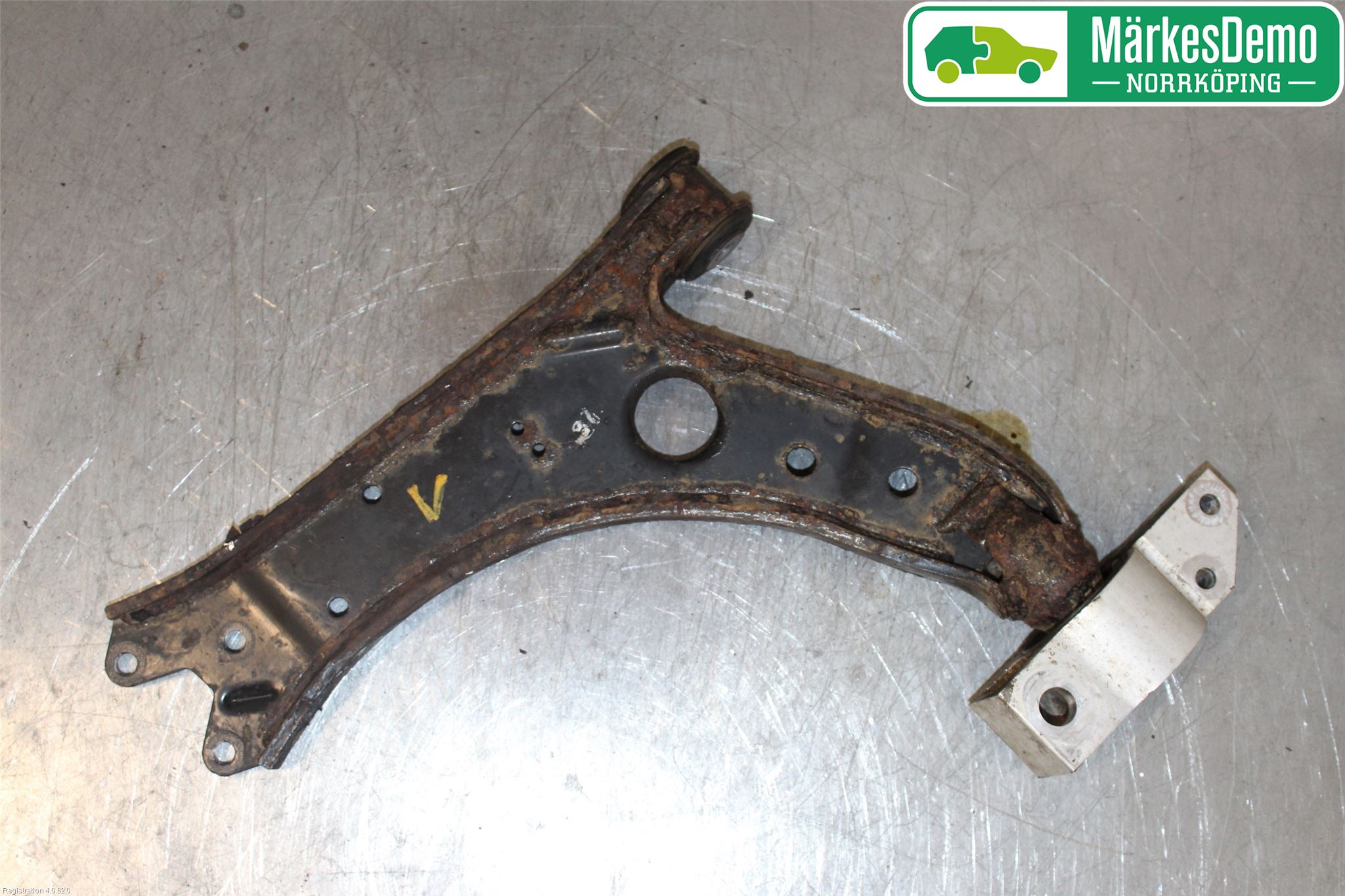 Volkswagen VW GOLF V 04-09 Bärarm Fram Undre Vä