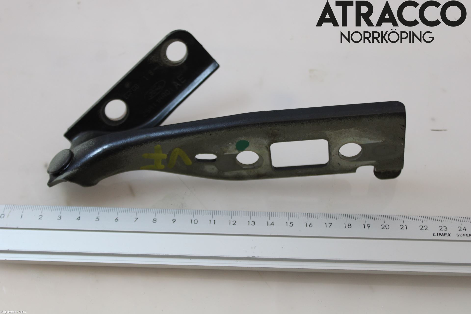 Ford FIESTA     06-08 Huvgångjärn