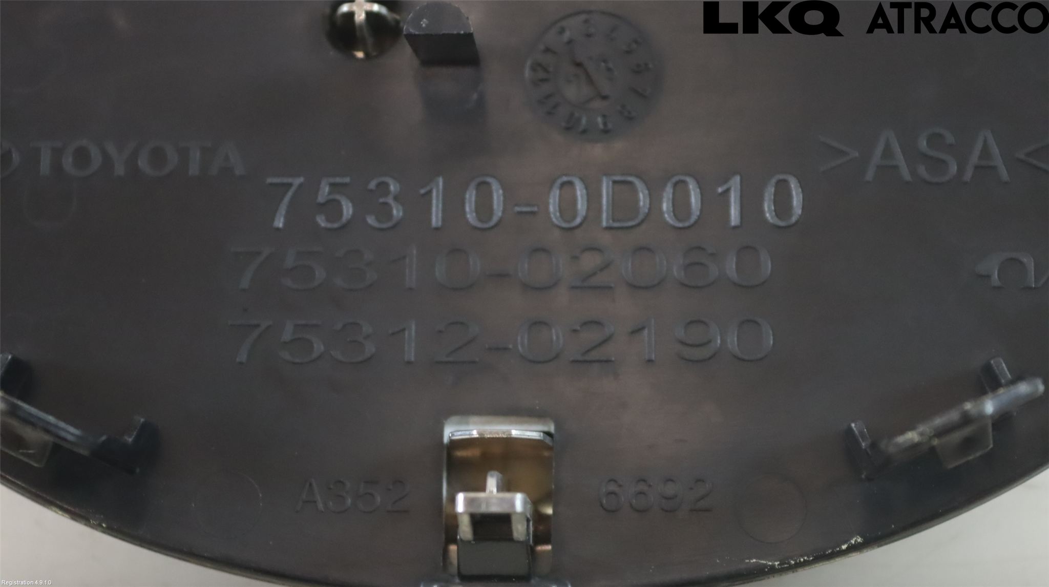 Toyota YARIS CROSS XP21 21- Emblem