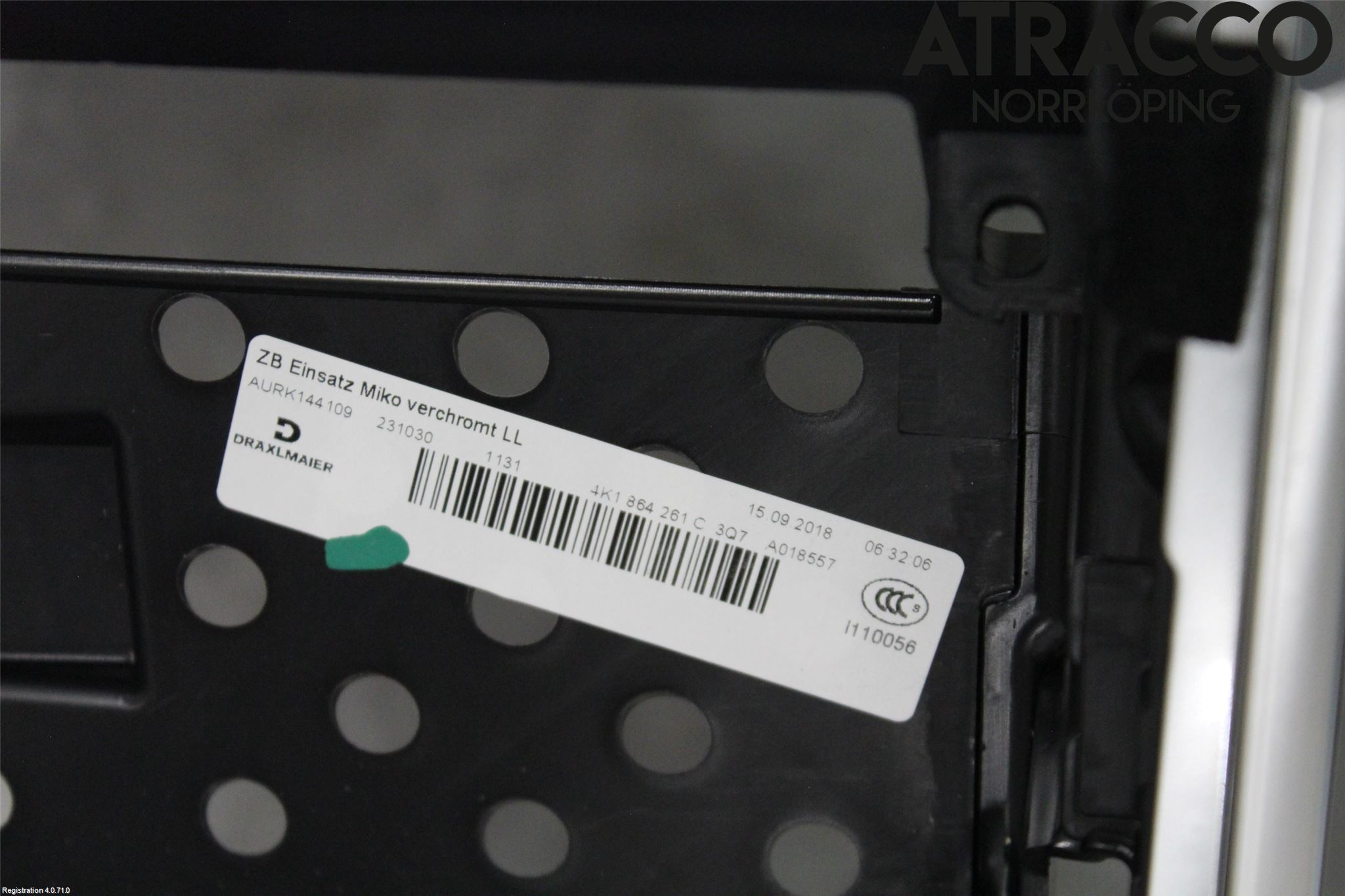 Audi A6 F2/C8 19- Instrumentkonsoll Mitt