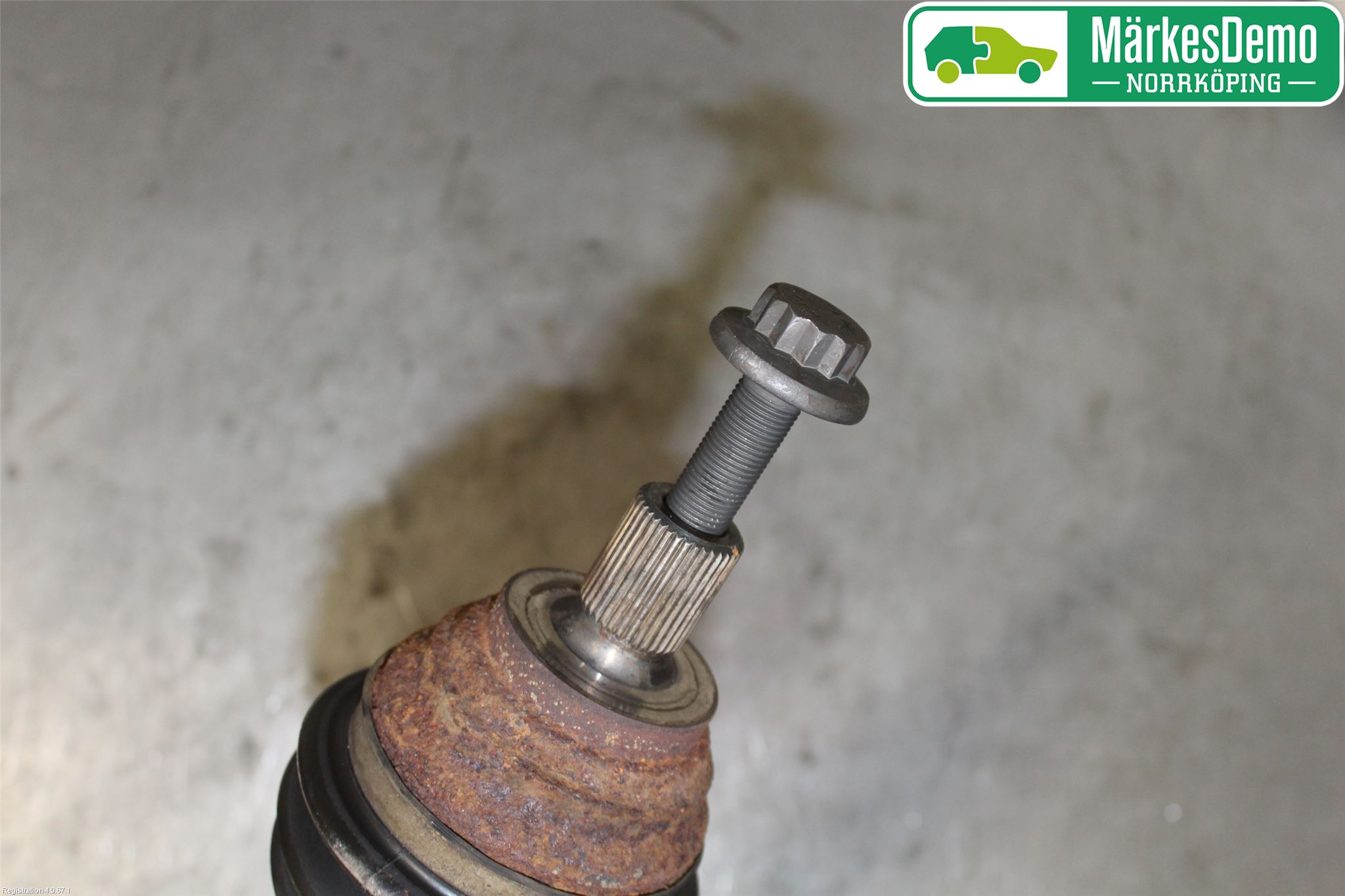 Volkswagen VW GOLF VI 09-13 Drivaxel Fram Vänster
