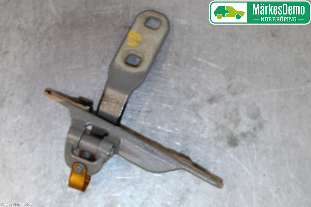 BMW X6 E71/E72   08-14 Bakluckegångjärn Vä