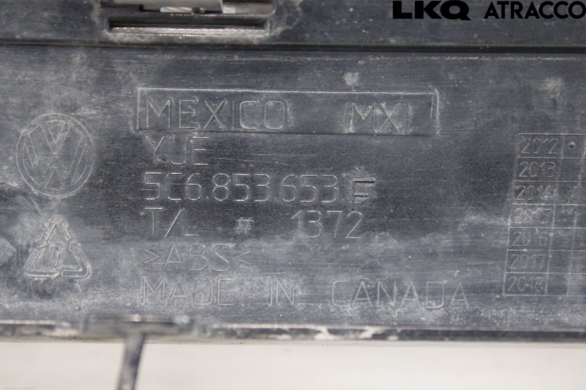 Volkswagen VW JETTA VI 11- Grill Komp