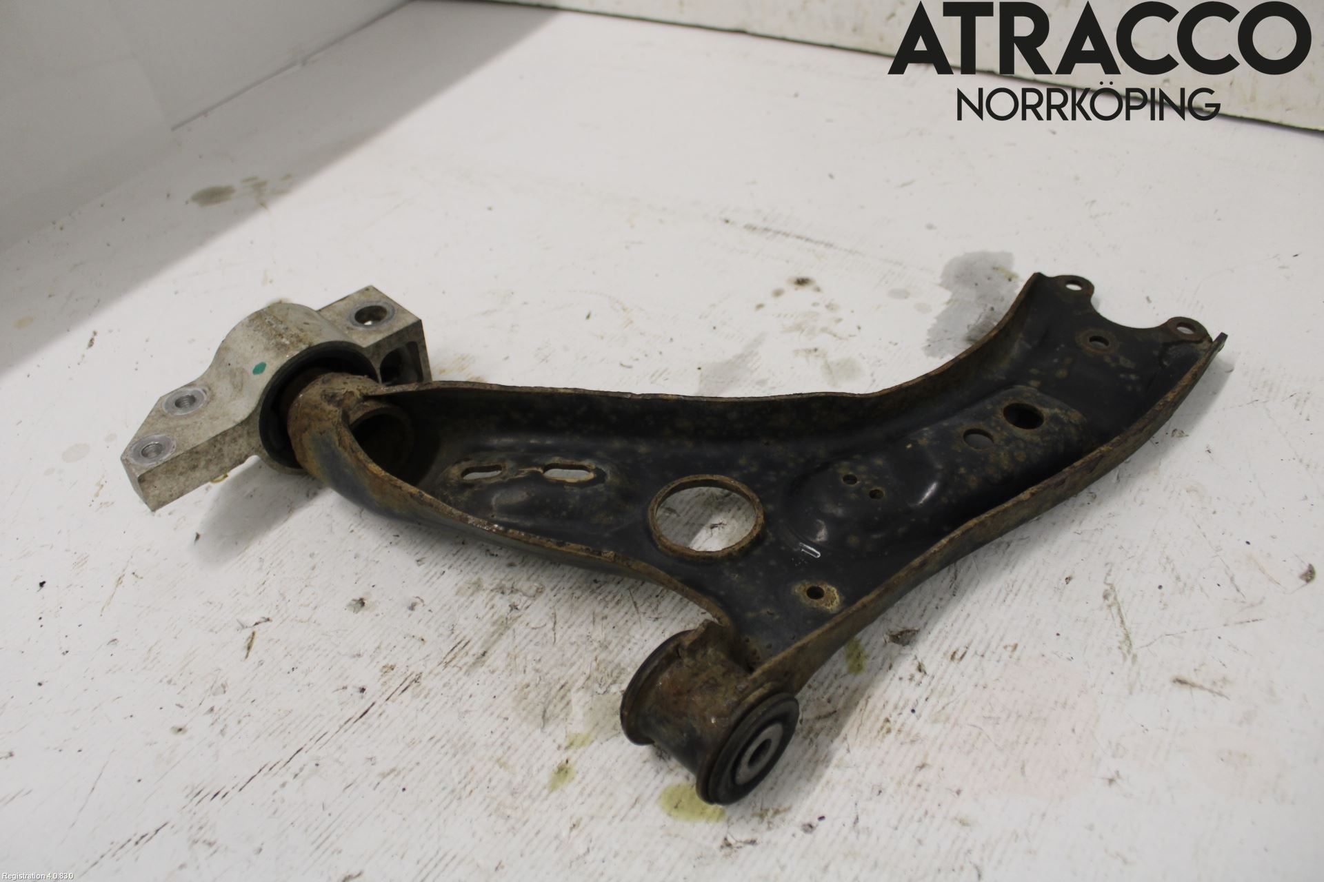 Volkswagen VW GOLF VI 09-13 Bärarm Fram Undre Hö