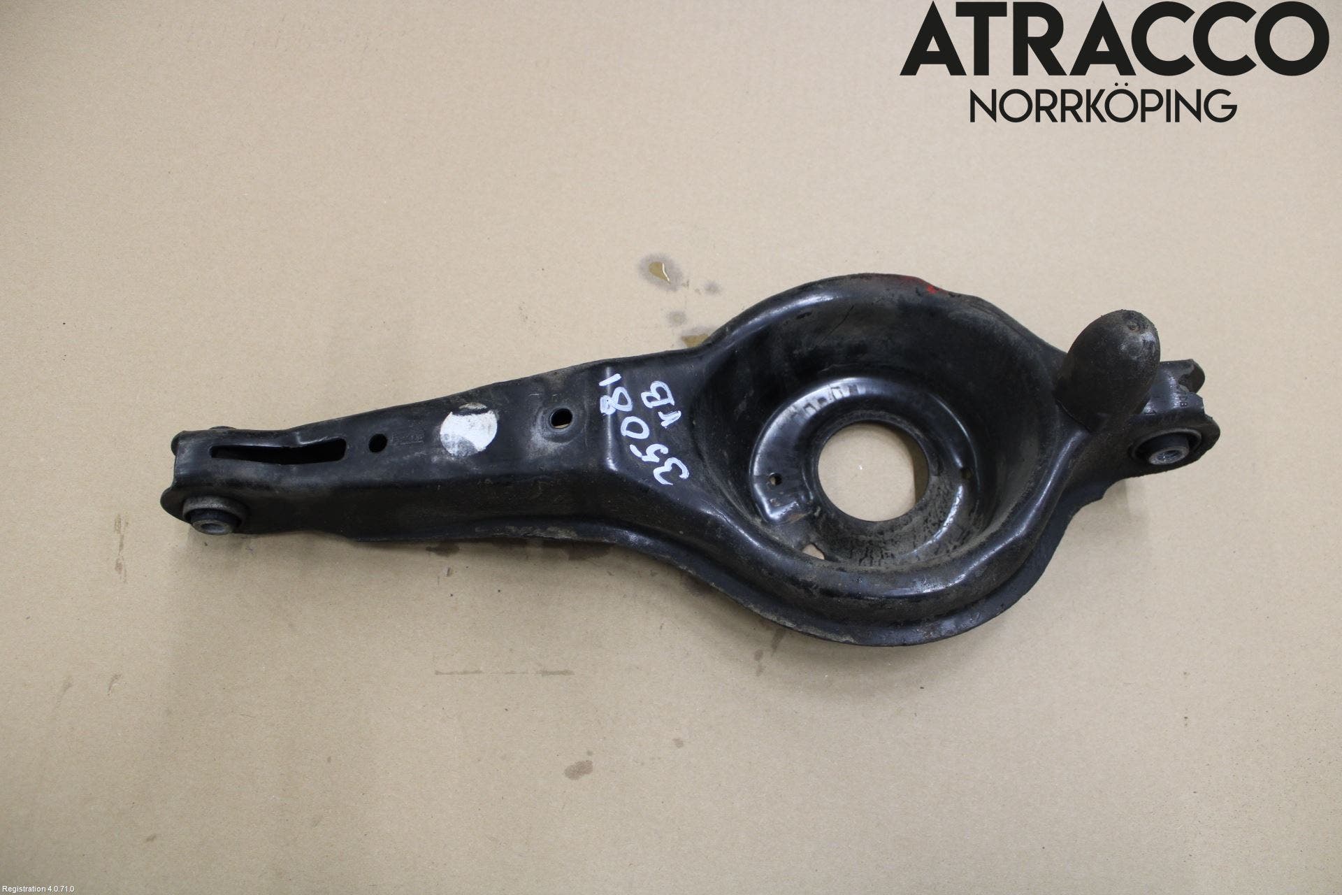 Volvo V40 12-19 Bärarm Bak Höger