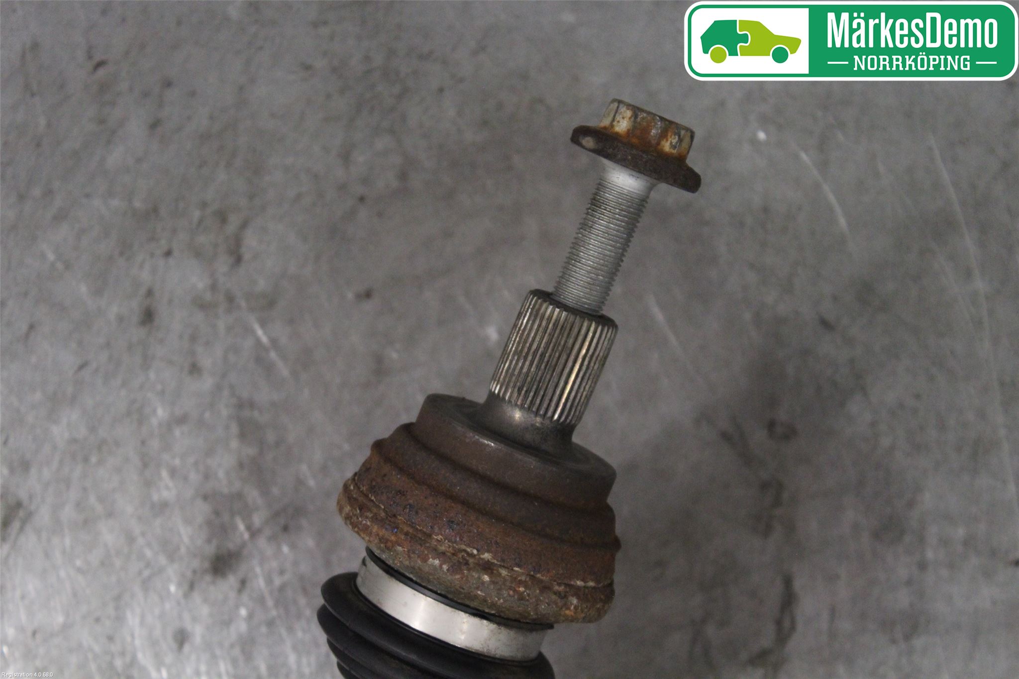 Volkswagen VW TIGUAN 16-24 Drivaxel Bak Vänster