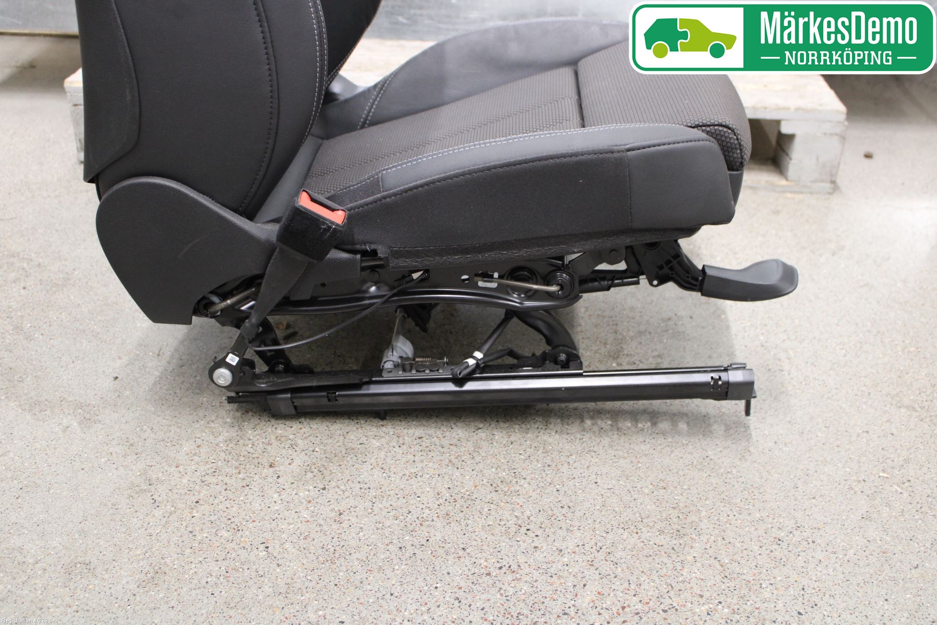 Audi A4/S4 B9 20- Inredning Stol Fram Vä