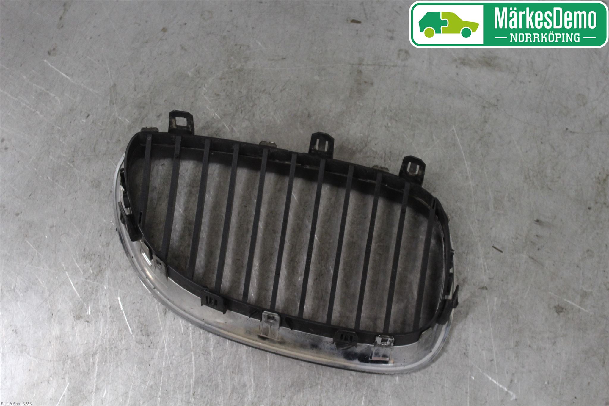 BMW 5 E60/61 Sed/Tou 02-10 Grilldel Vänster