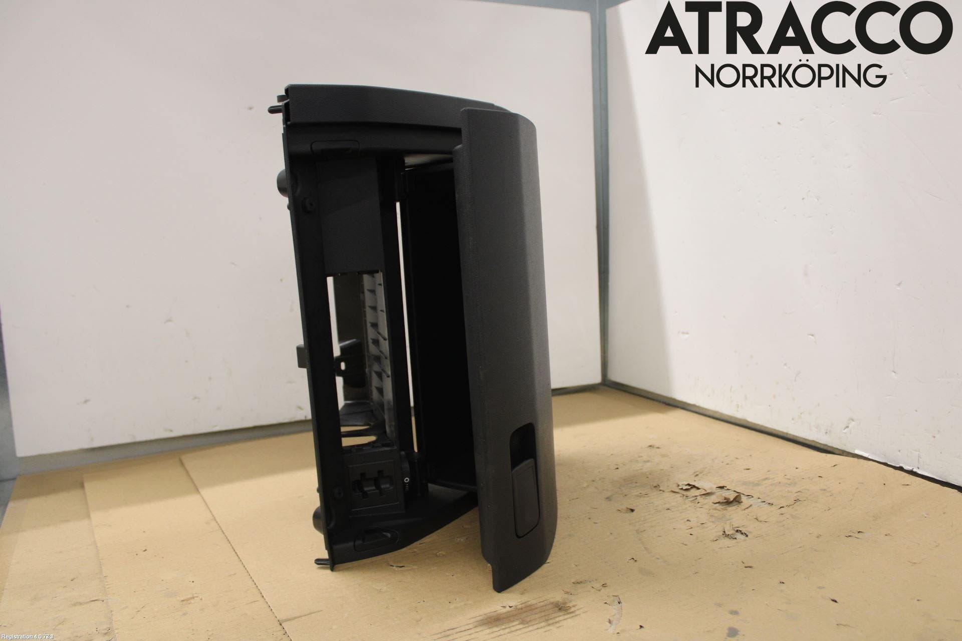 Volkswagen VW TIGUAN 16-24 Handskfack