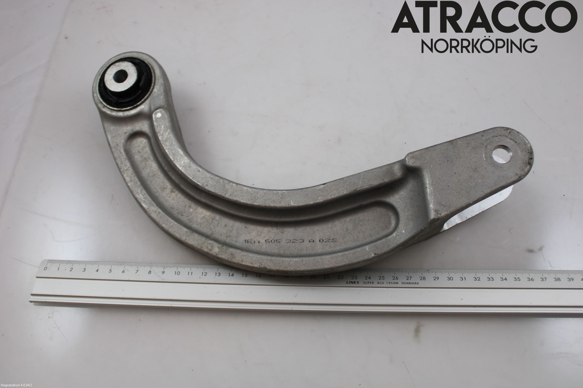 Cupra BORN 22- Bärarm Bak Övre Höger