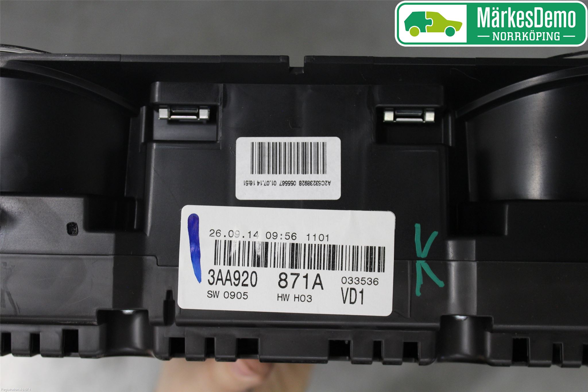 Volkswagen VW PASSAT 11-14 Instrument Komb