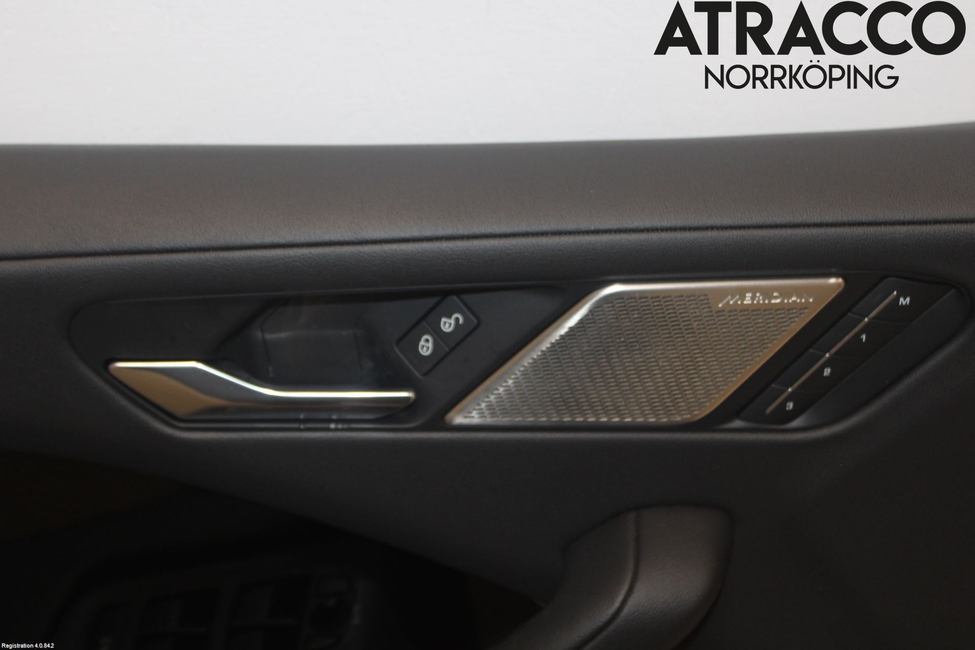 Jaguar I-PACE 18- Dörrklädsel Vä