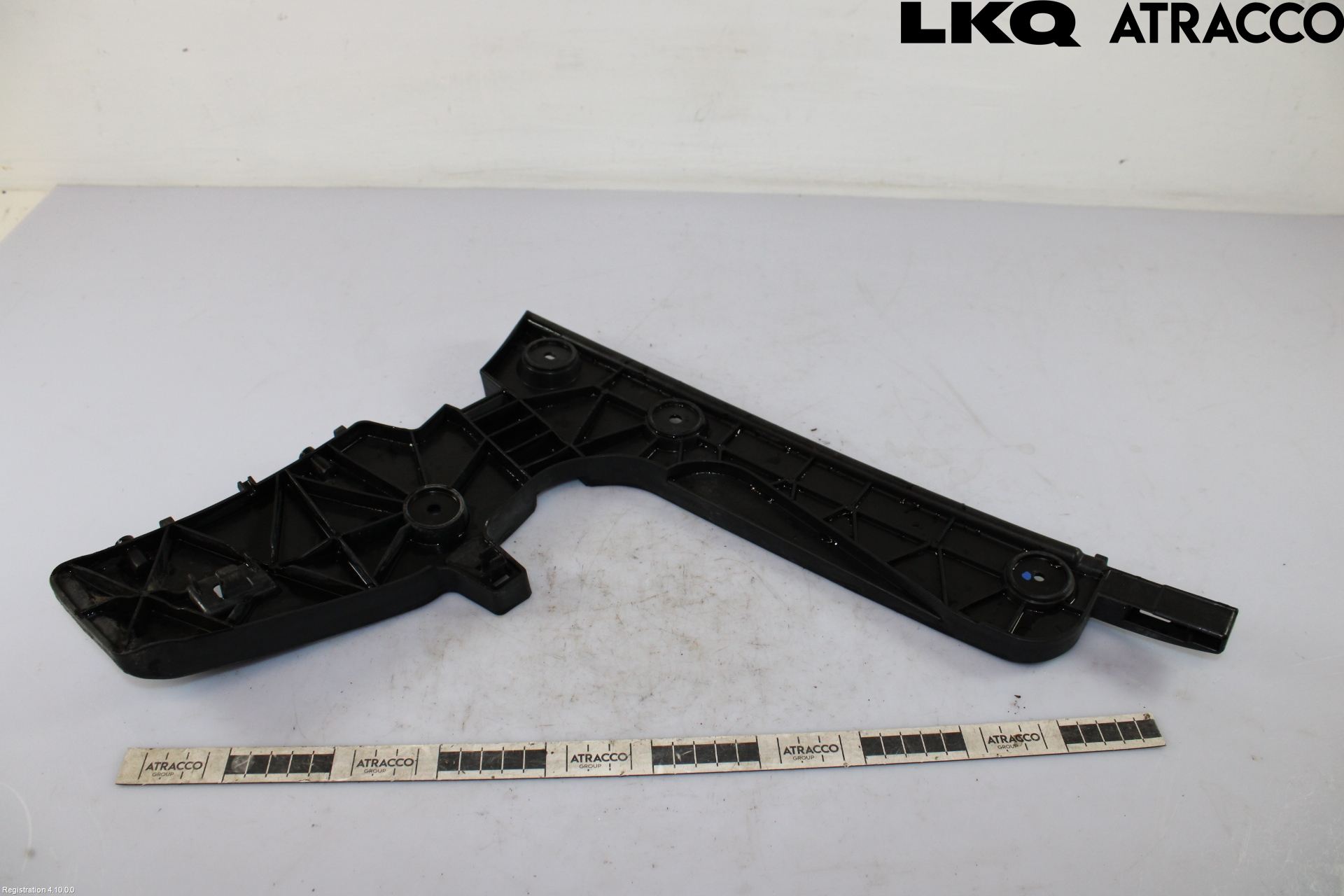 Audi A6 F2/C8 19- Stötfångarfäste Bak Hö