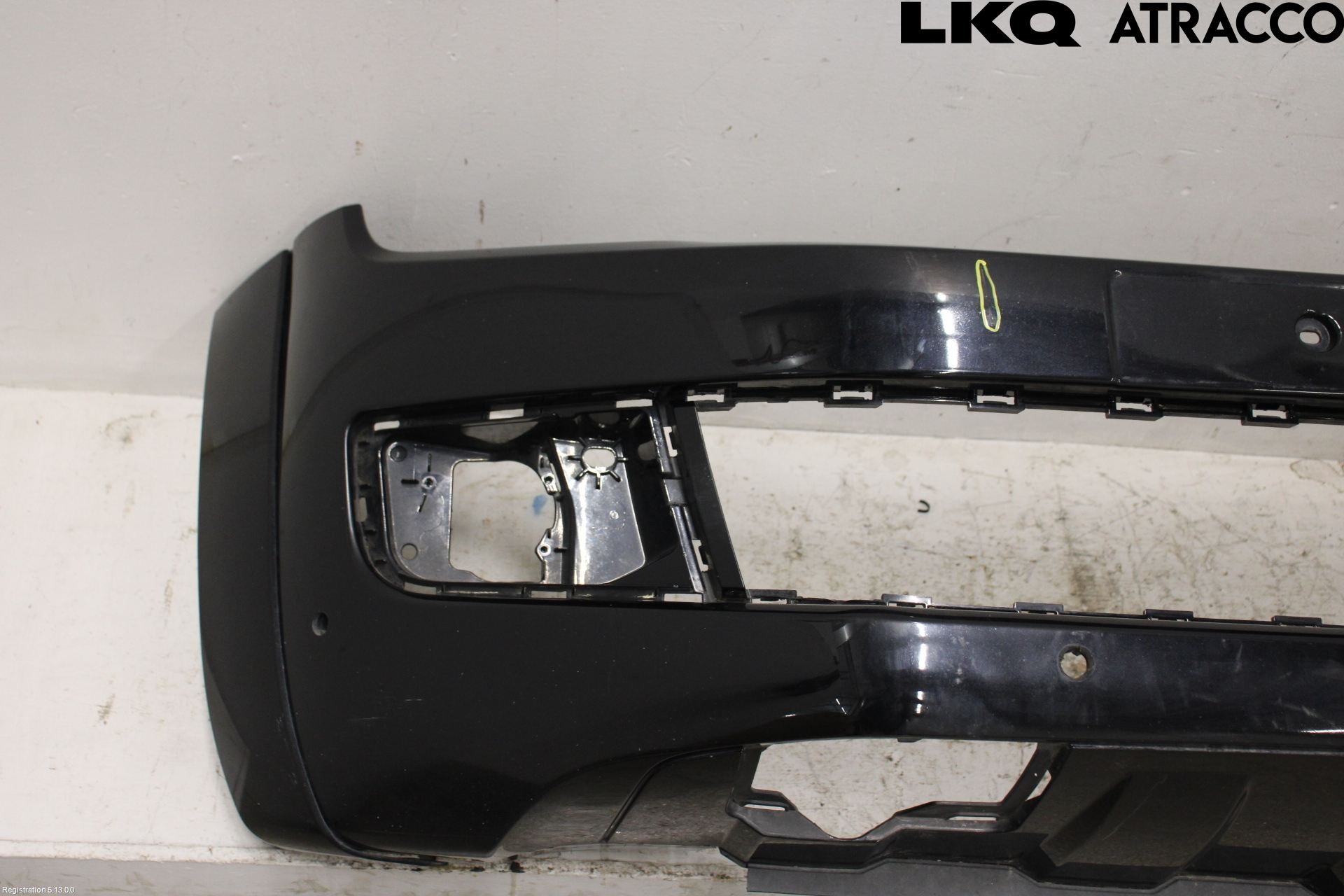 Volkswagen VW AMAROK 2H 10-22 Stötfångarbeklädnad Fram