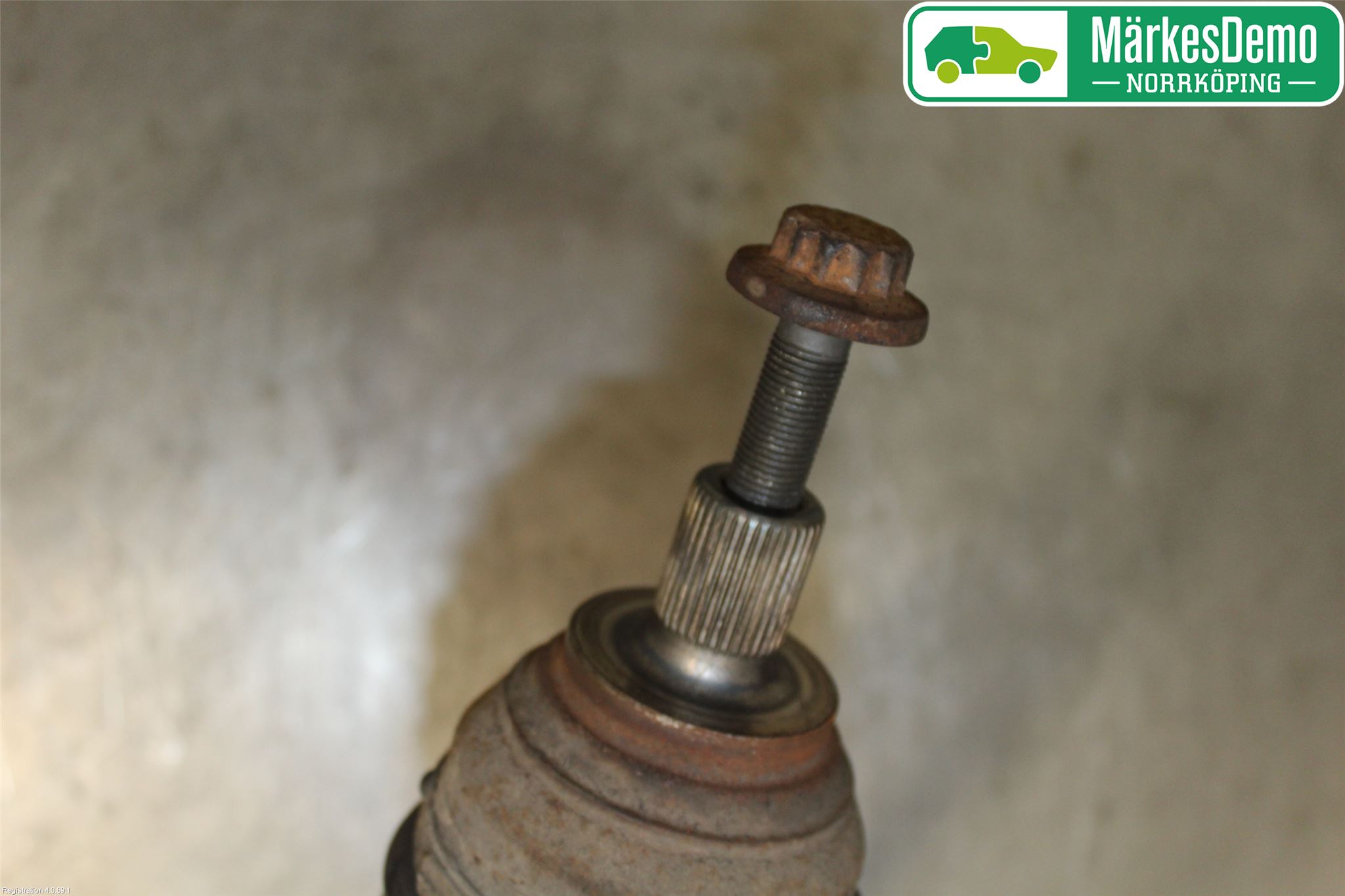 Volkswagen VW CADDY 16-20 Drivaxel Fram Vänster