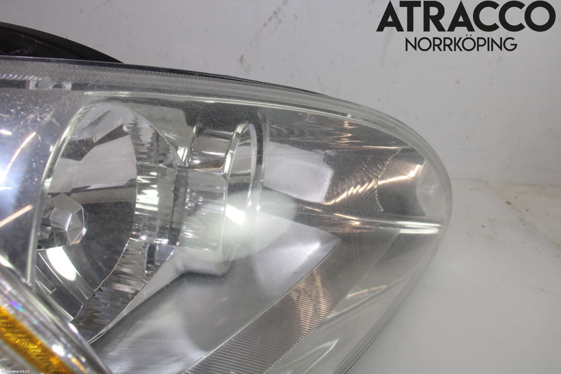 Ford FOCUS     04-07 Strålkastare Höger