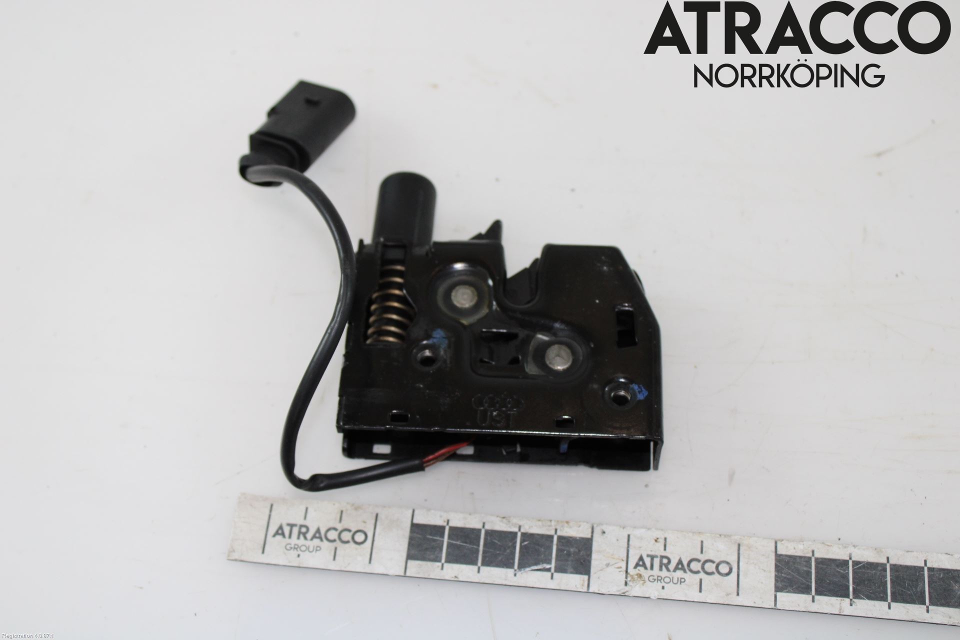 Audi A6 ALLROAD 12-18 Huvlås