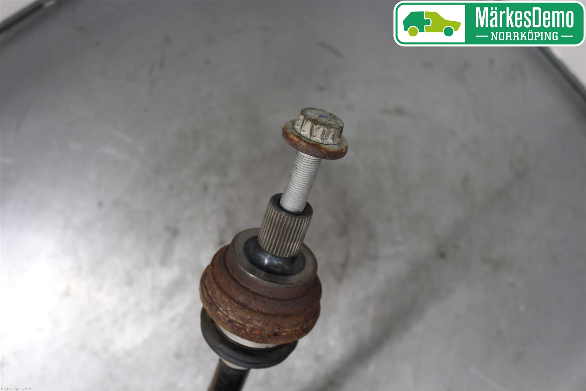 Volkswagen VW TIGUAN 16-24 Drivaxel Bak Höger