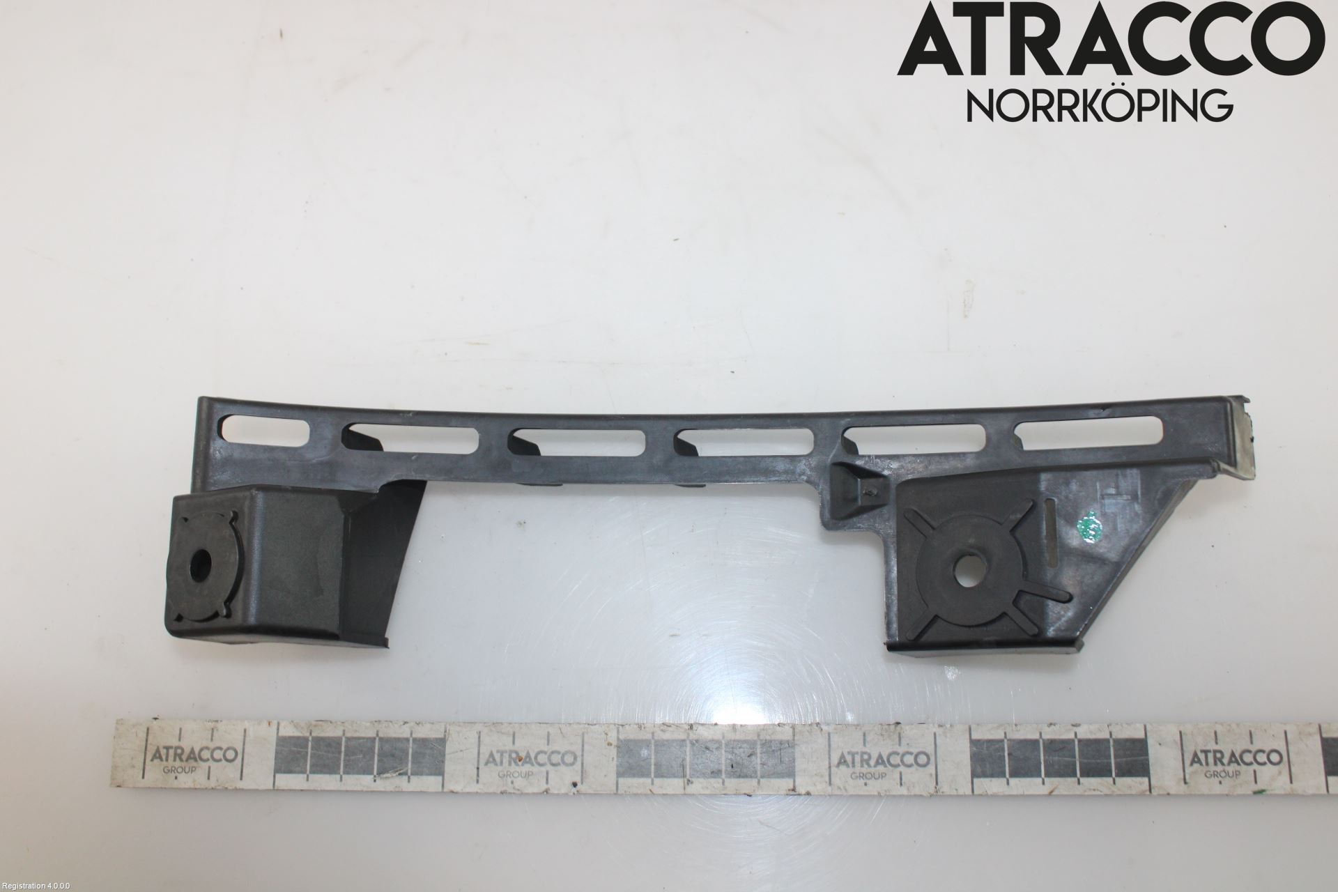 Volkswagen VW CADDY      04-10 Stötfångarfäste Fram Vä