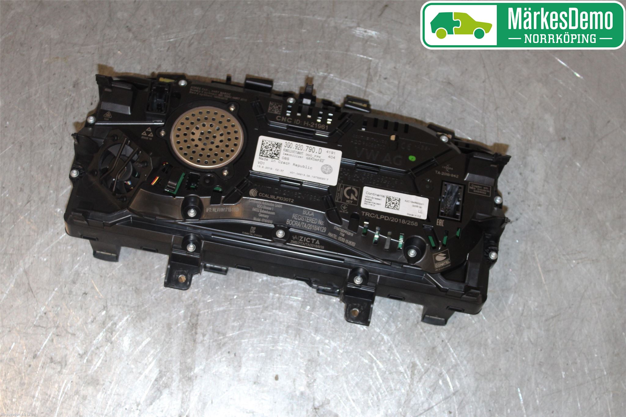 Volkswagen VW PASSAT 15-19 Instrument Komb