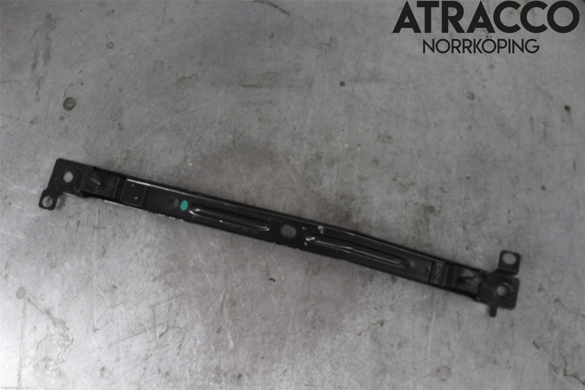 Volvo XC40/RECHARGE 18- Bränsletanksband