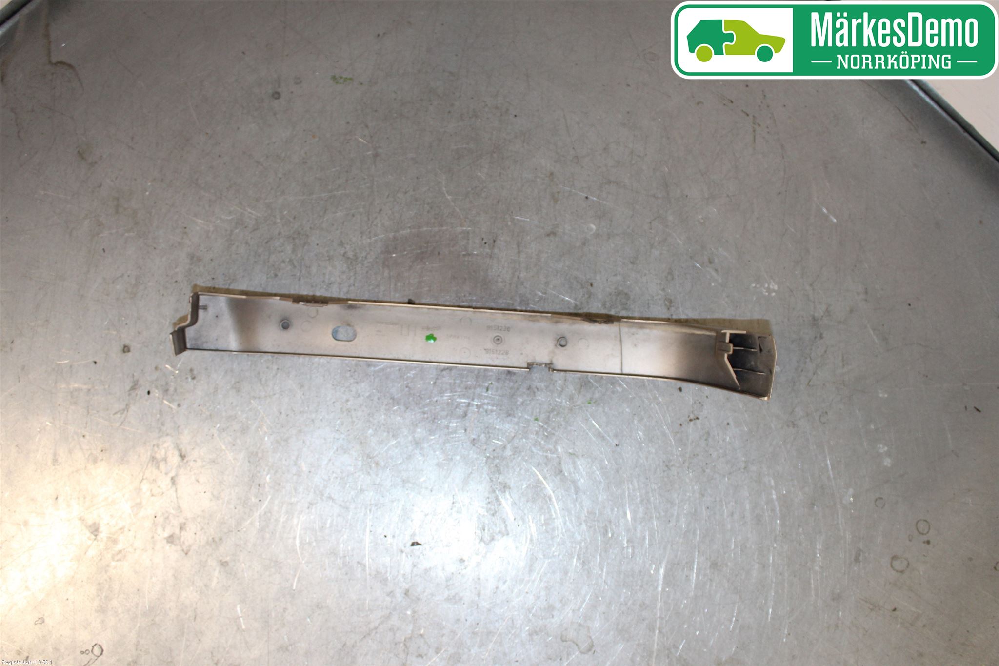 Volvo 850 91-97 Strålkastarsarg Vänster