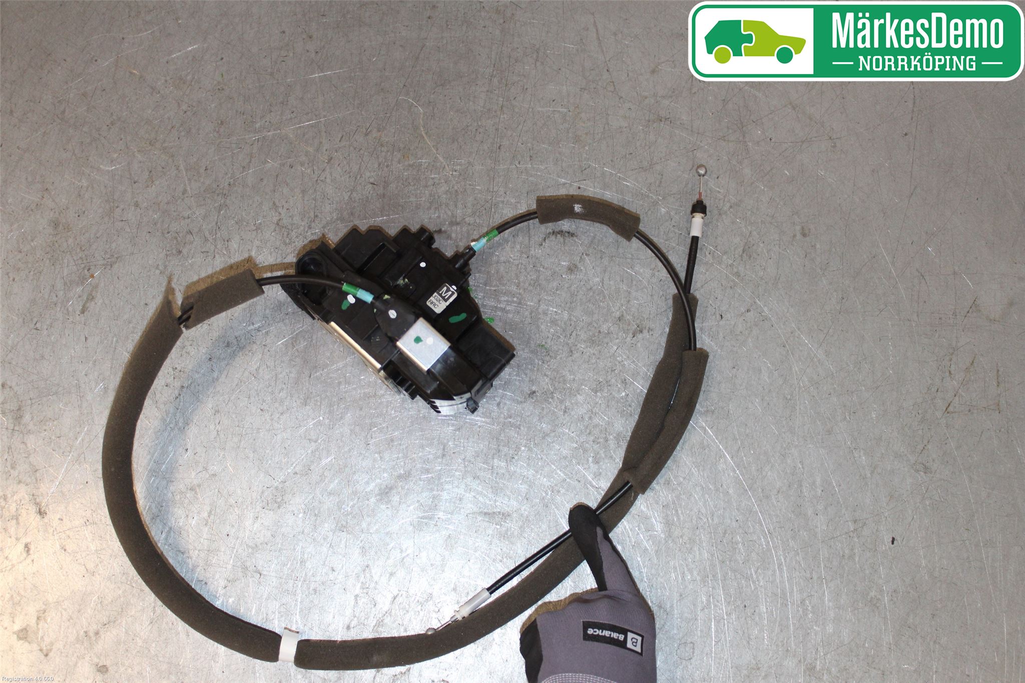 Nissan NOTE E11 06-14 Låskista-Dörrlås