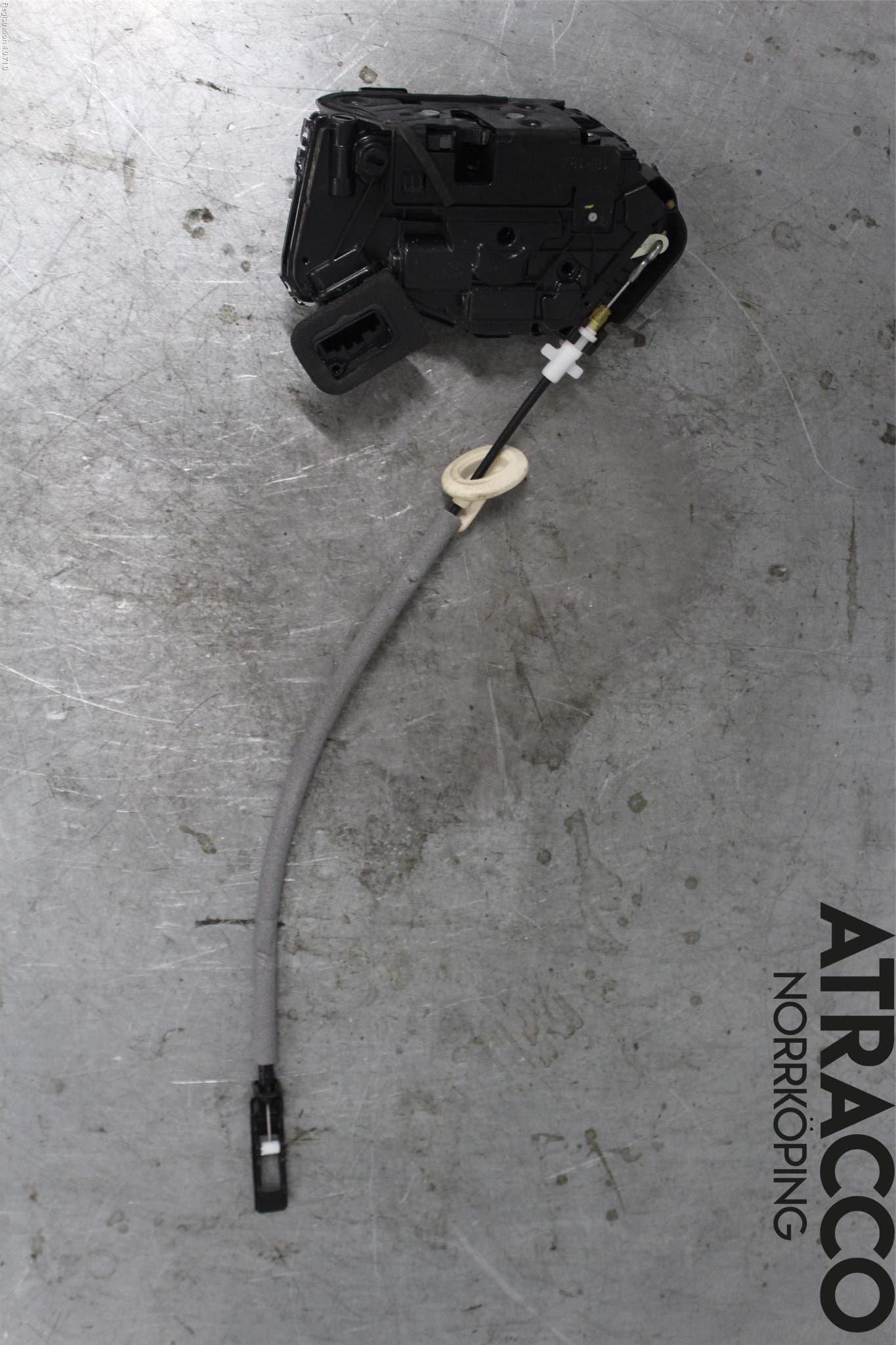 Volkswagen VW ARTEON 17- Låskista-Dörrlås