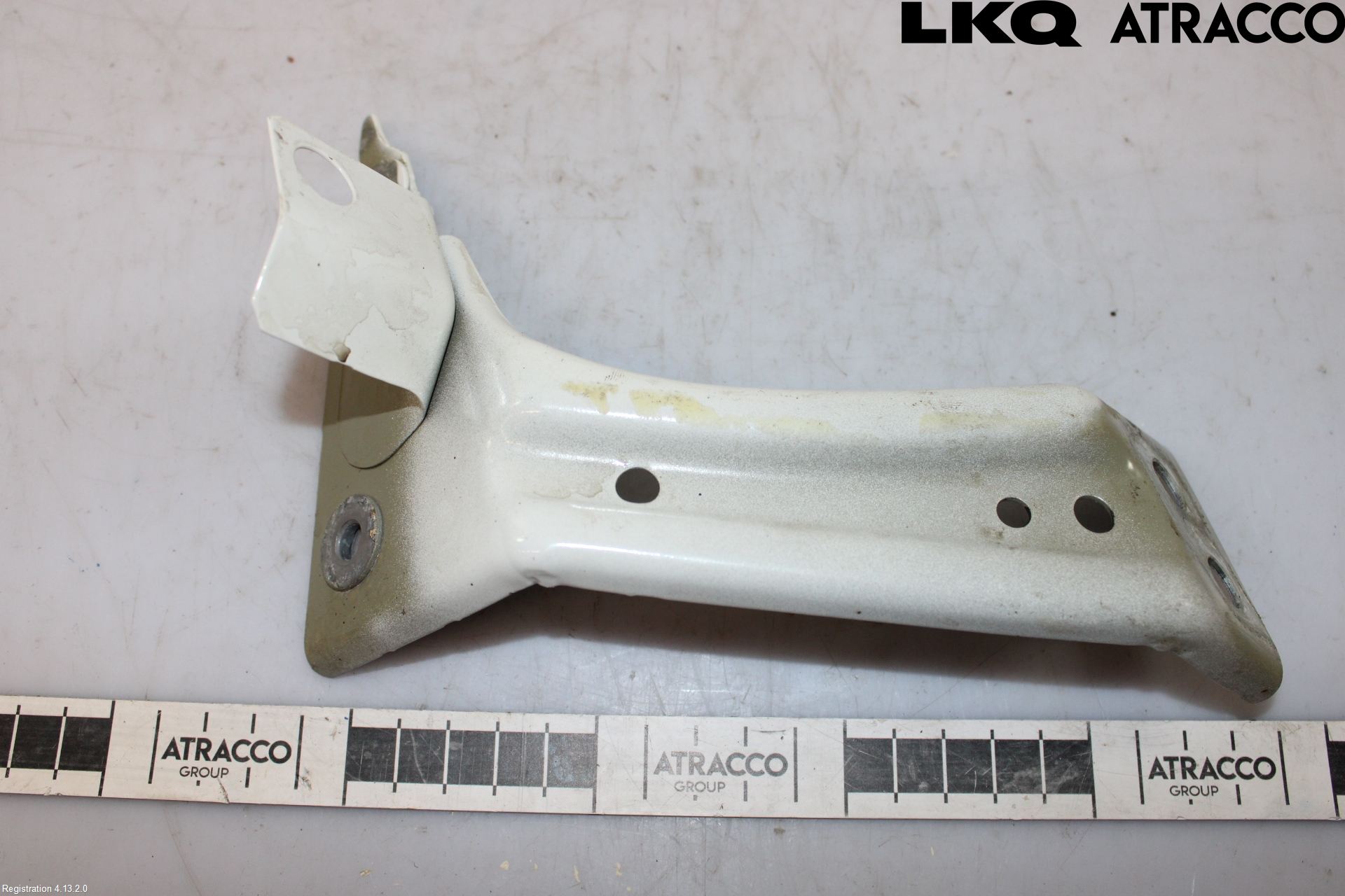 Volkswagen VW PASSAT 15-19 Skärmfäste Fram Hö