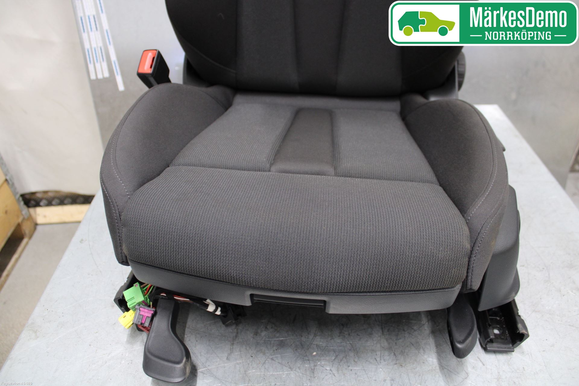 Audi A4/S4 B9 20- Inredning Stol Fram Vä