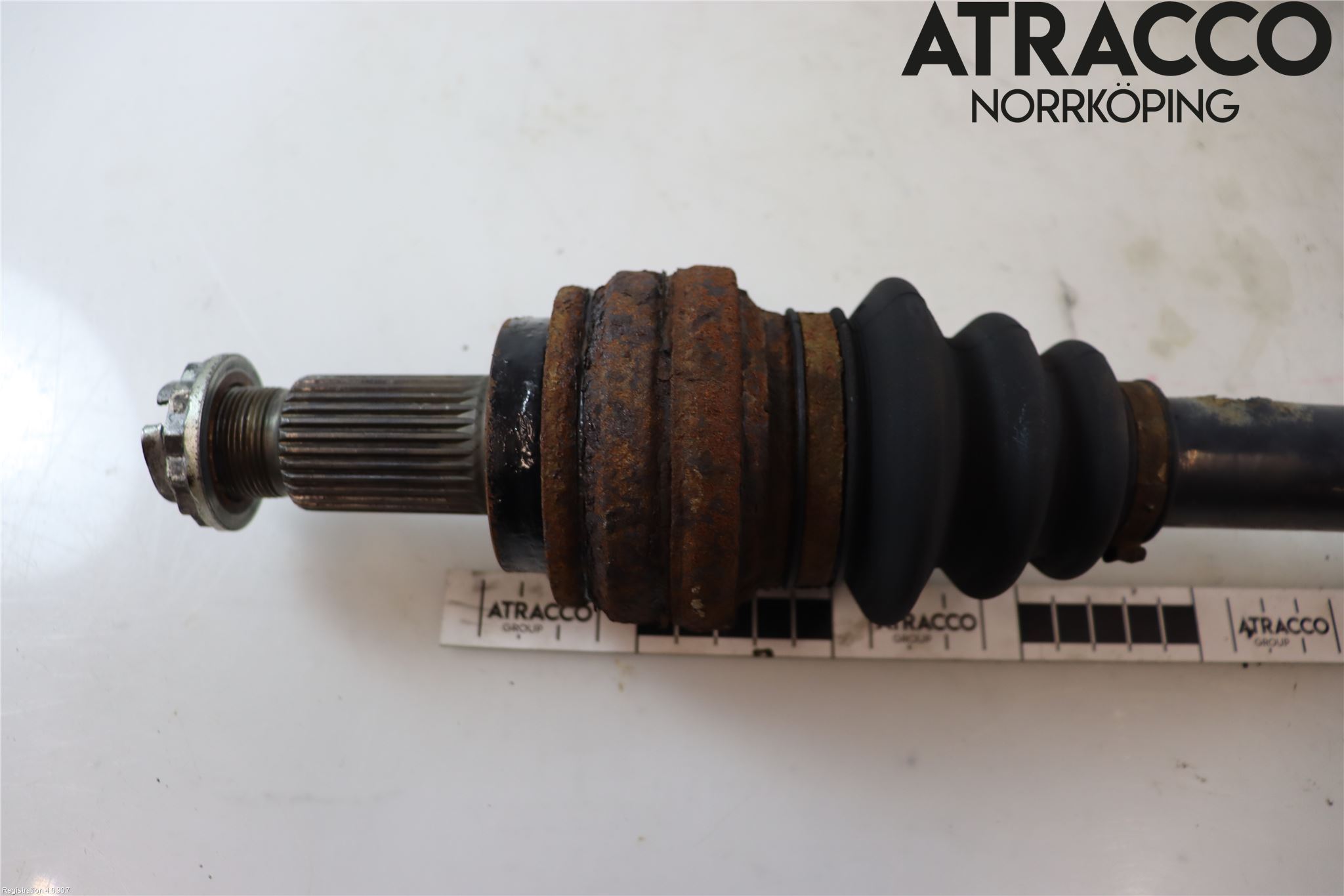 BMW 5 E60/61 Sed/Tou 02-10 Drivaxel Bak Höger
