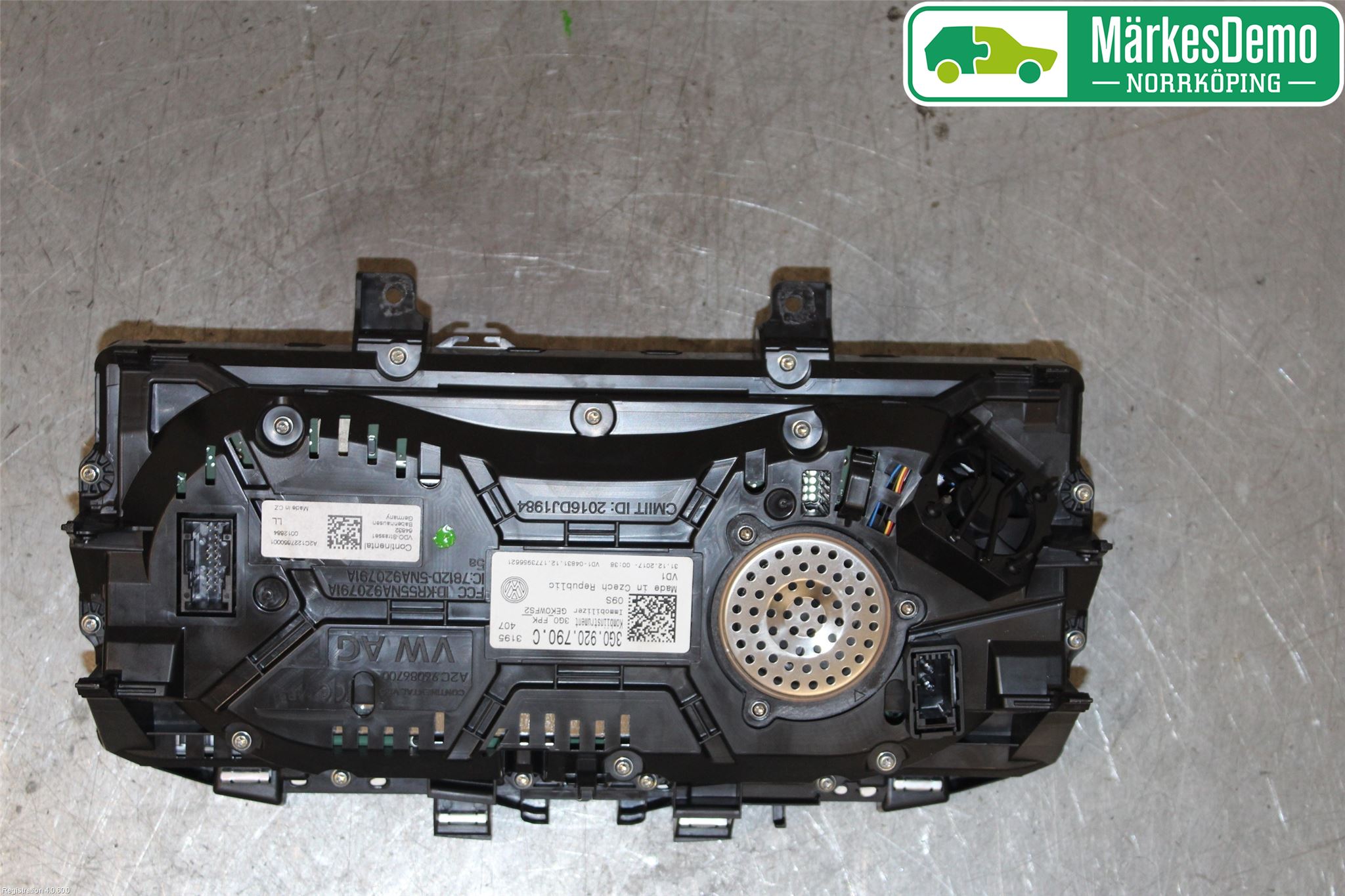 Volkswagen VW PASSAT 15-19 Instrument Komb