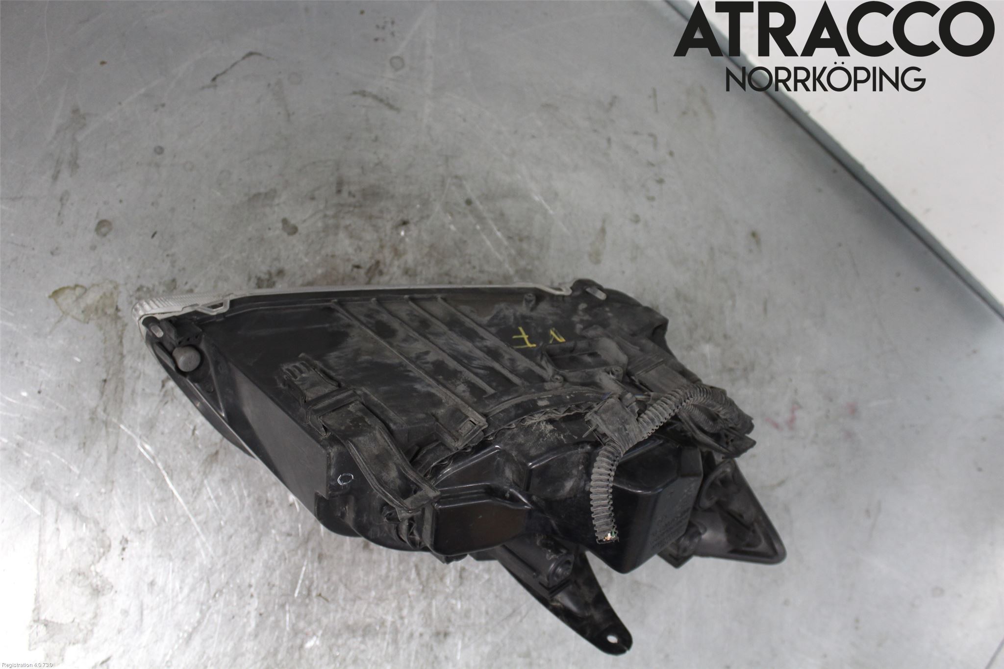 Ford FOCUS     04-07 Strålkastare Vänster