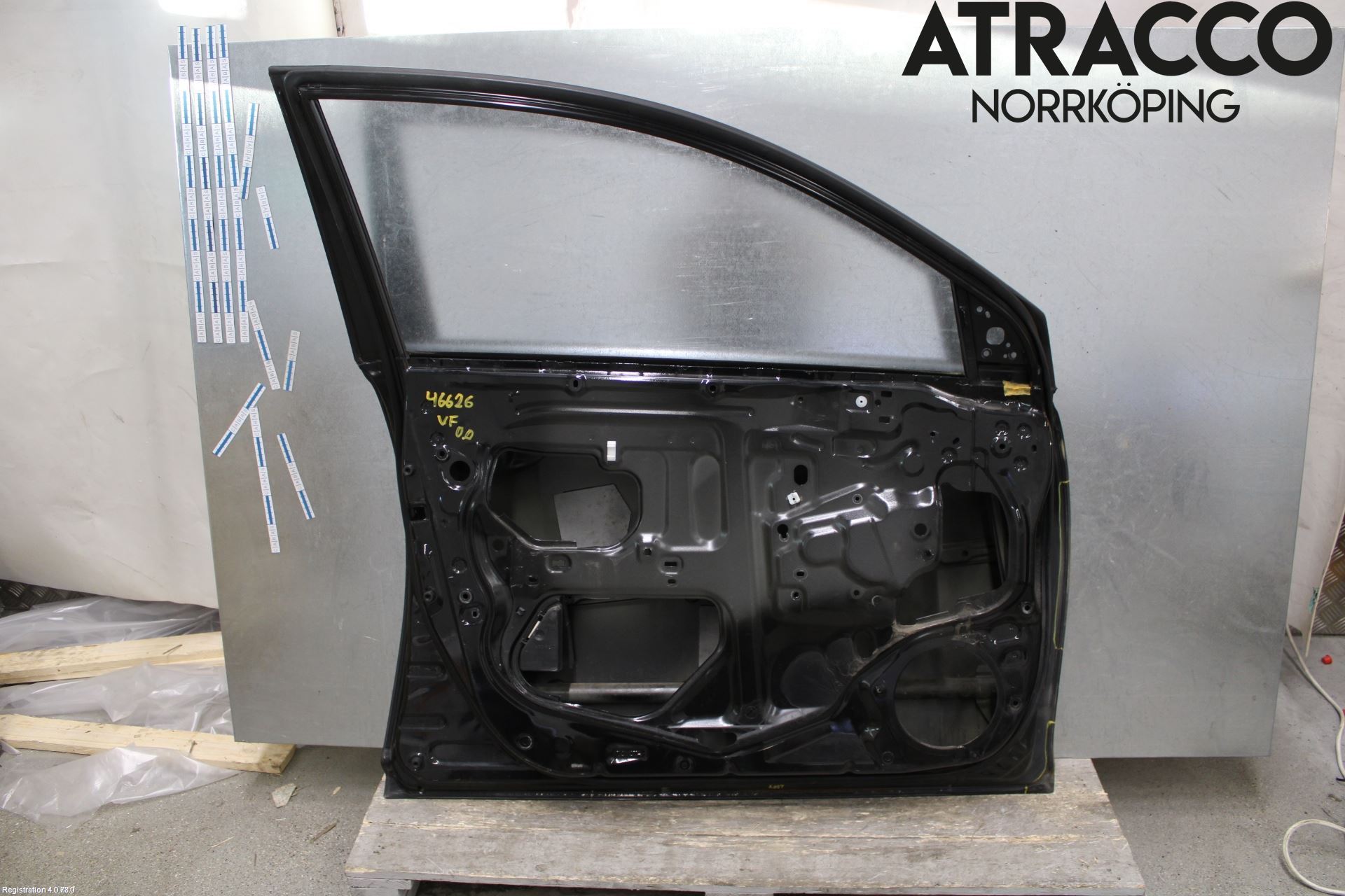 Toyota AVENSIS 03-06 Dörr Fram Vänster