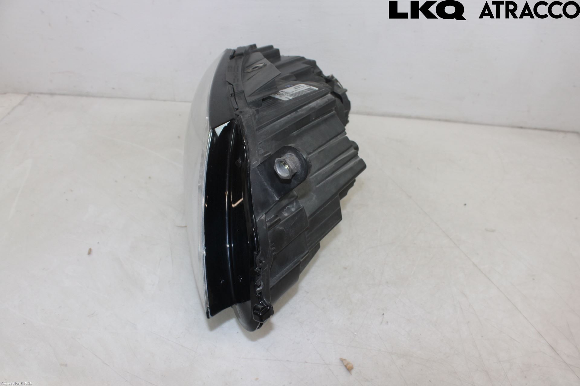 Volkswagen VW PASSAT 11-14 Strålkastare Höger