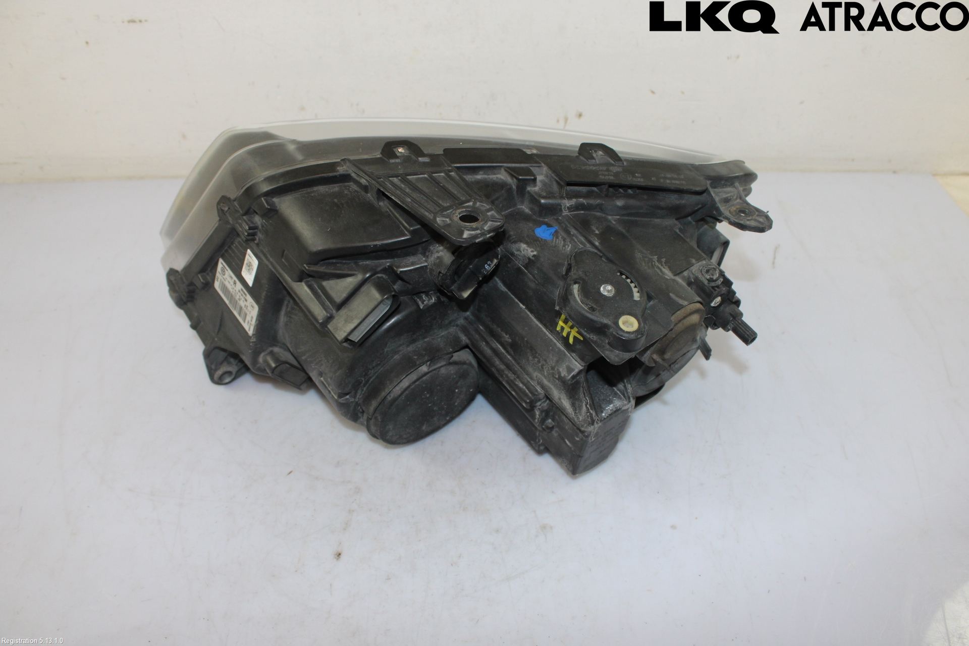 Volkswagen VW AMAROK 2H 10-22 Strålkastare Höger