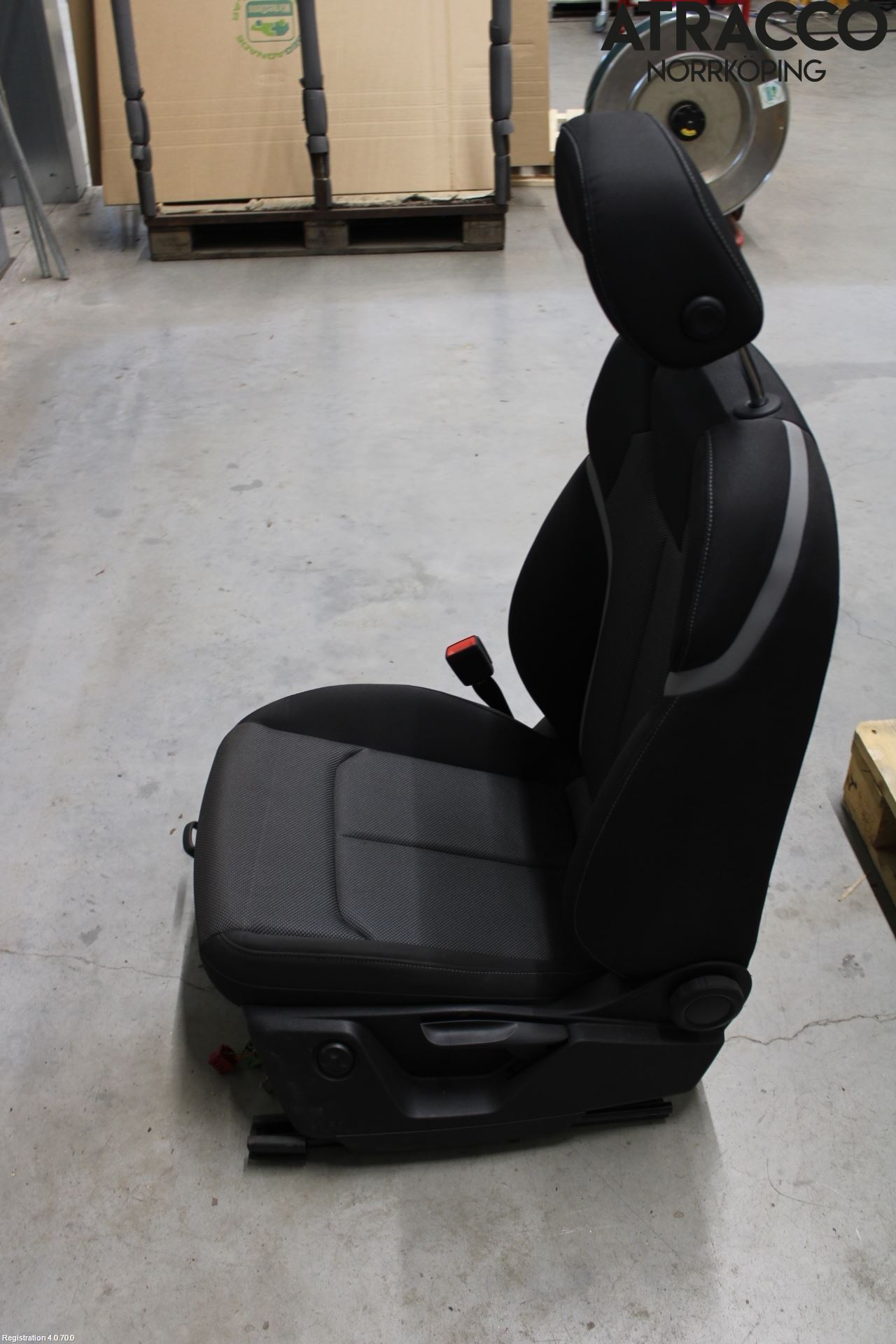 Audi Q2/SQ2 17- Inredning Stol Fram Vä