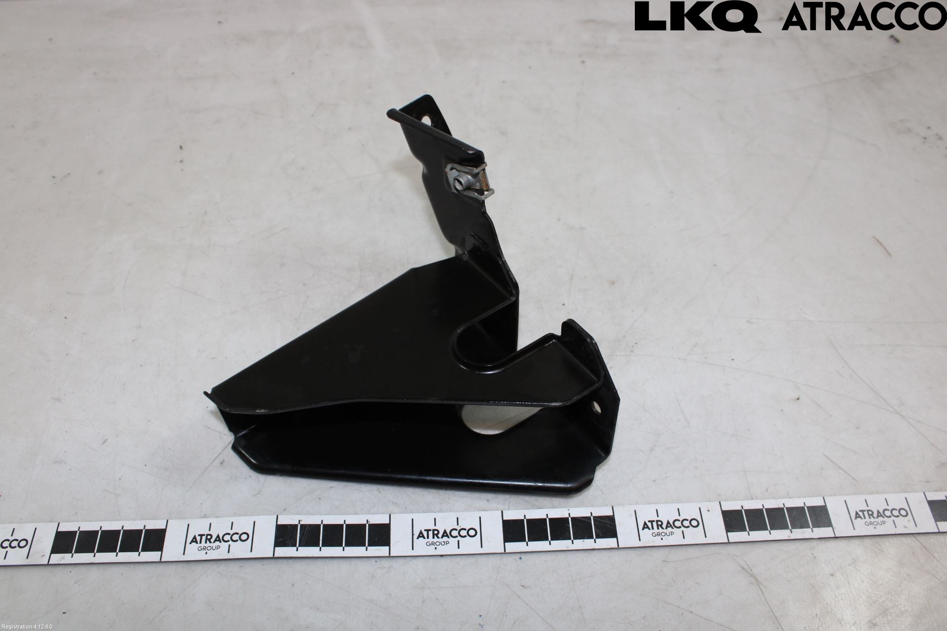 BMW 3 E90/91 SED/TOU 05-12 Front Huvlåsplåt-Balk